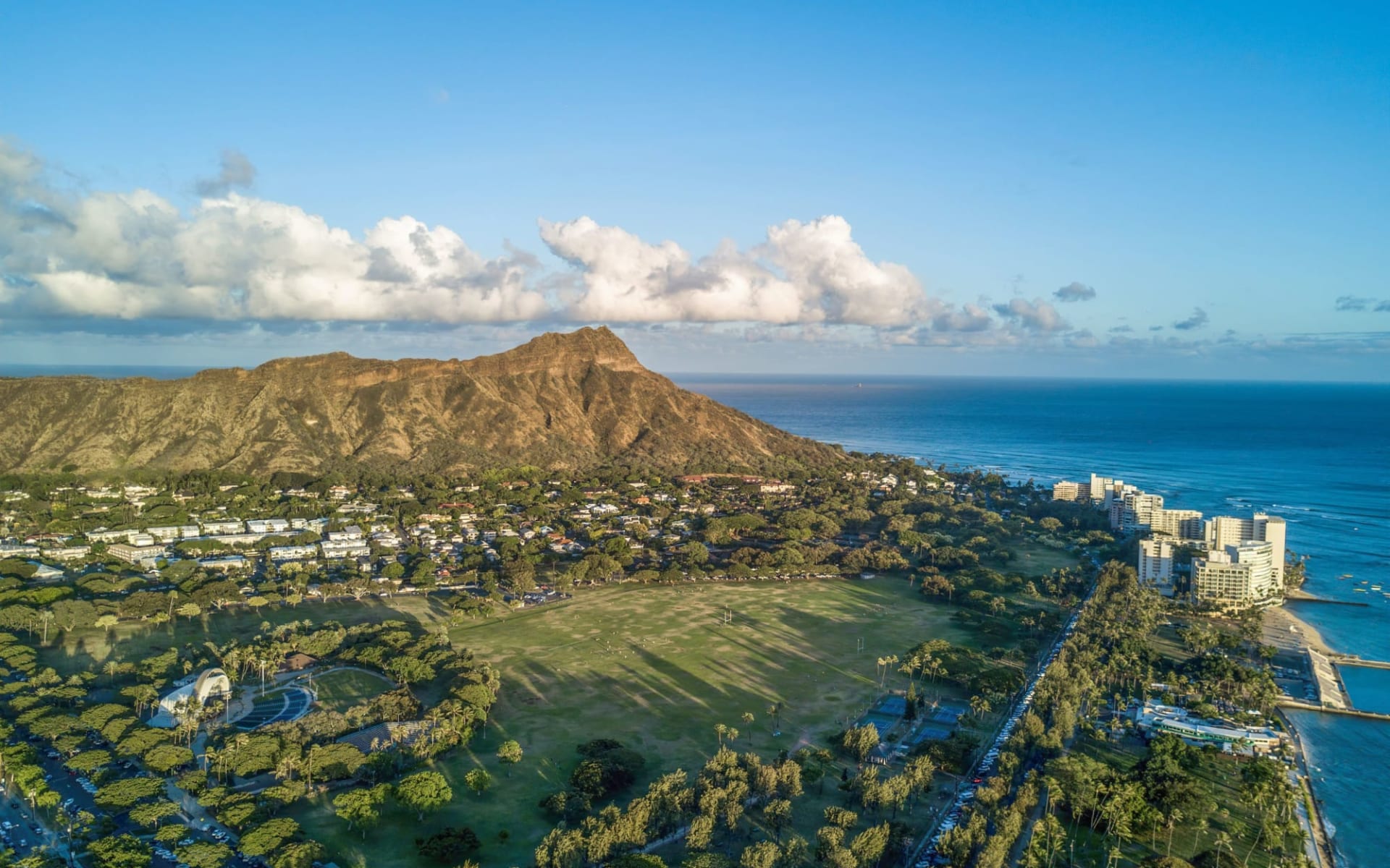 Hyatt Regency Waikiki Beach Resort & Spa in Honolulu: shutterstock_1550899859_oahu2 Hyatt Regency Waikiki Beach Resort & Spa in Honolulu: shutterstock_1550899859_oahu2