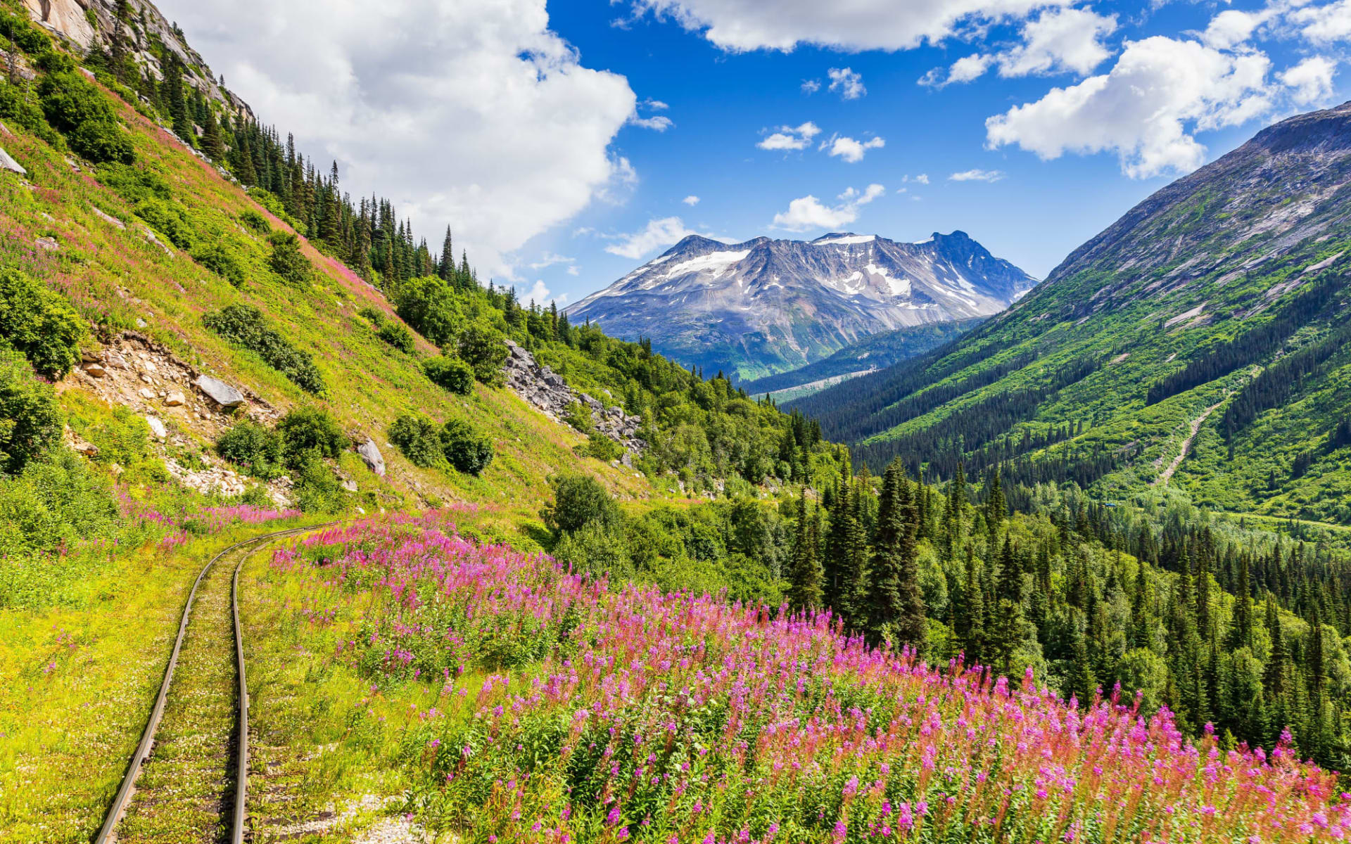 Westmark Inn in Skagway: shutterstock_1606422703_skagway Westmark Inn in Skagway: shutterstock_1606422703_skagway