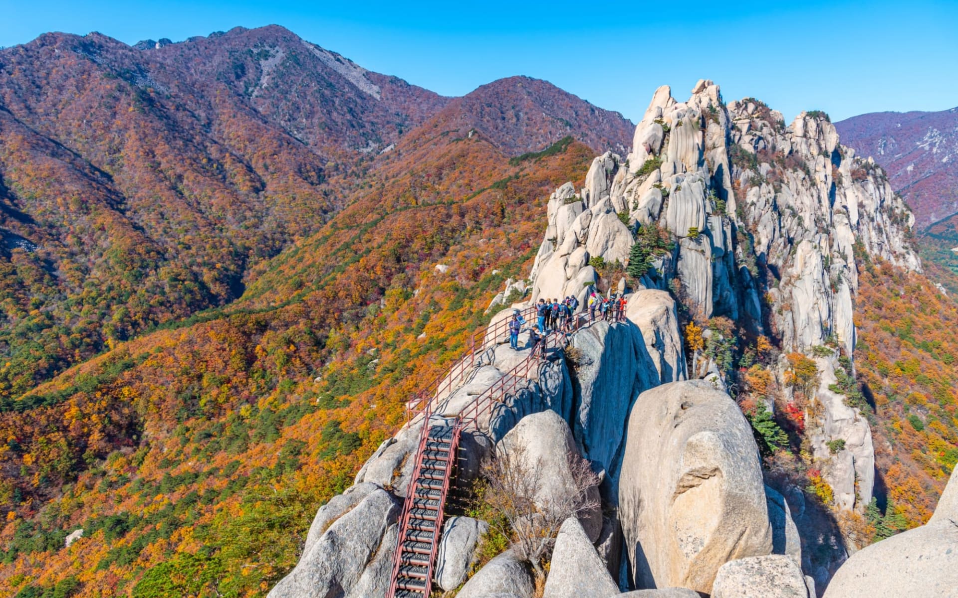Gruppenreise «Kontrastreiches Südkorea» ab Seoul: Ulsan Bawi peak at Seoraksan National Park