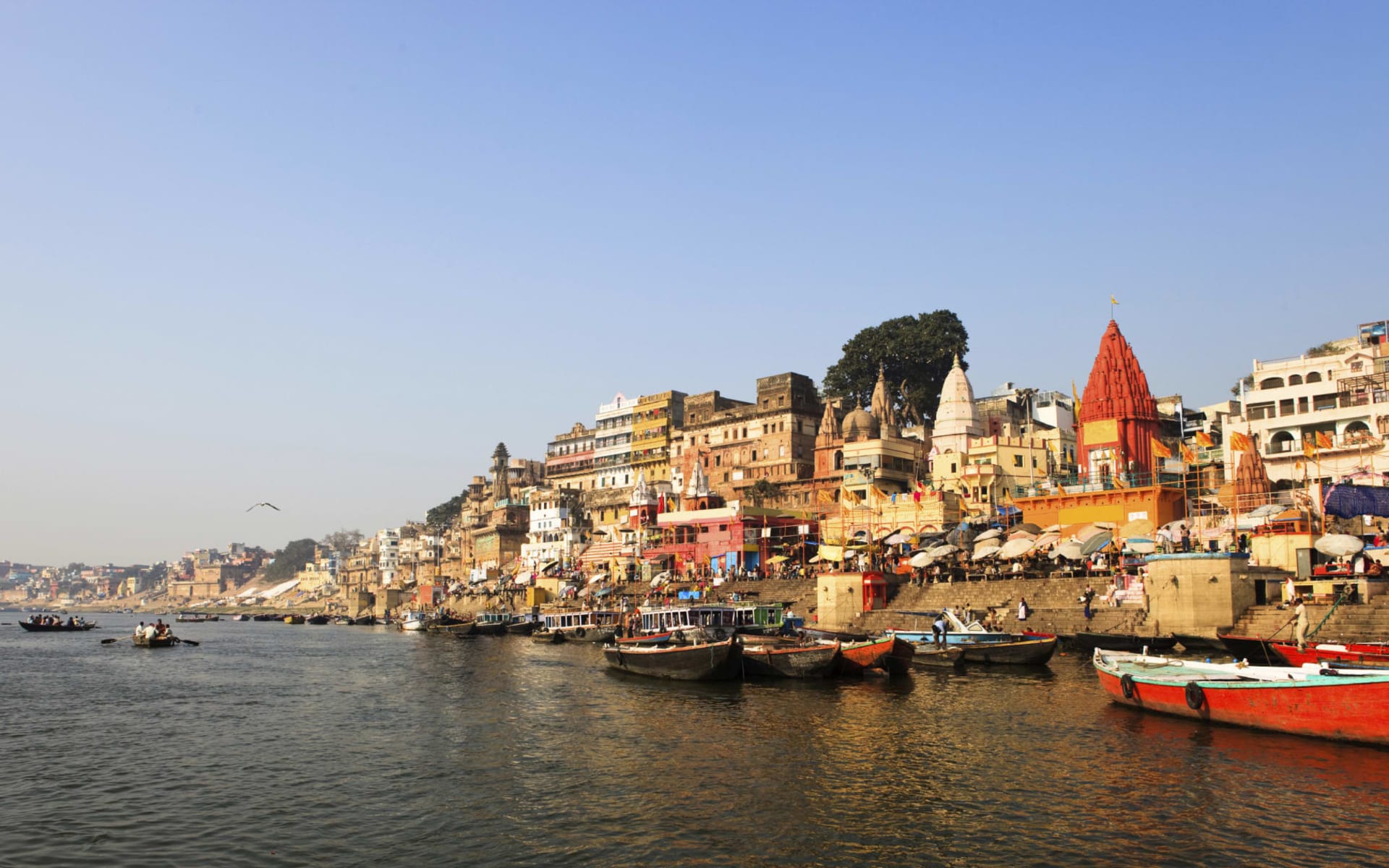 Reise zum heiligen Ganges ab Delhi: Varanasi: view from the river Reise zum heiligen Ganges ab Delhi: Varanasi: view from the river