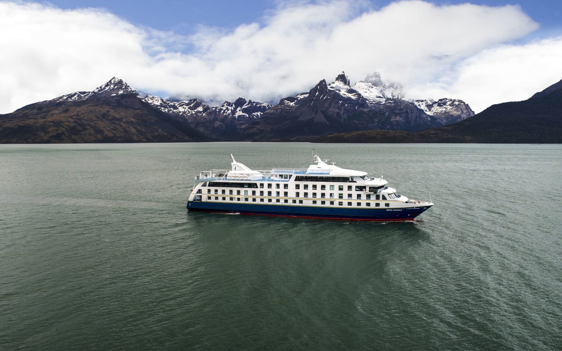 Kreuzfahrt am Ende der Welt - Puntas Arena - Ushuaia ab Punta Arenas: Ventus Australis - Aussenansicht
