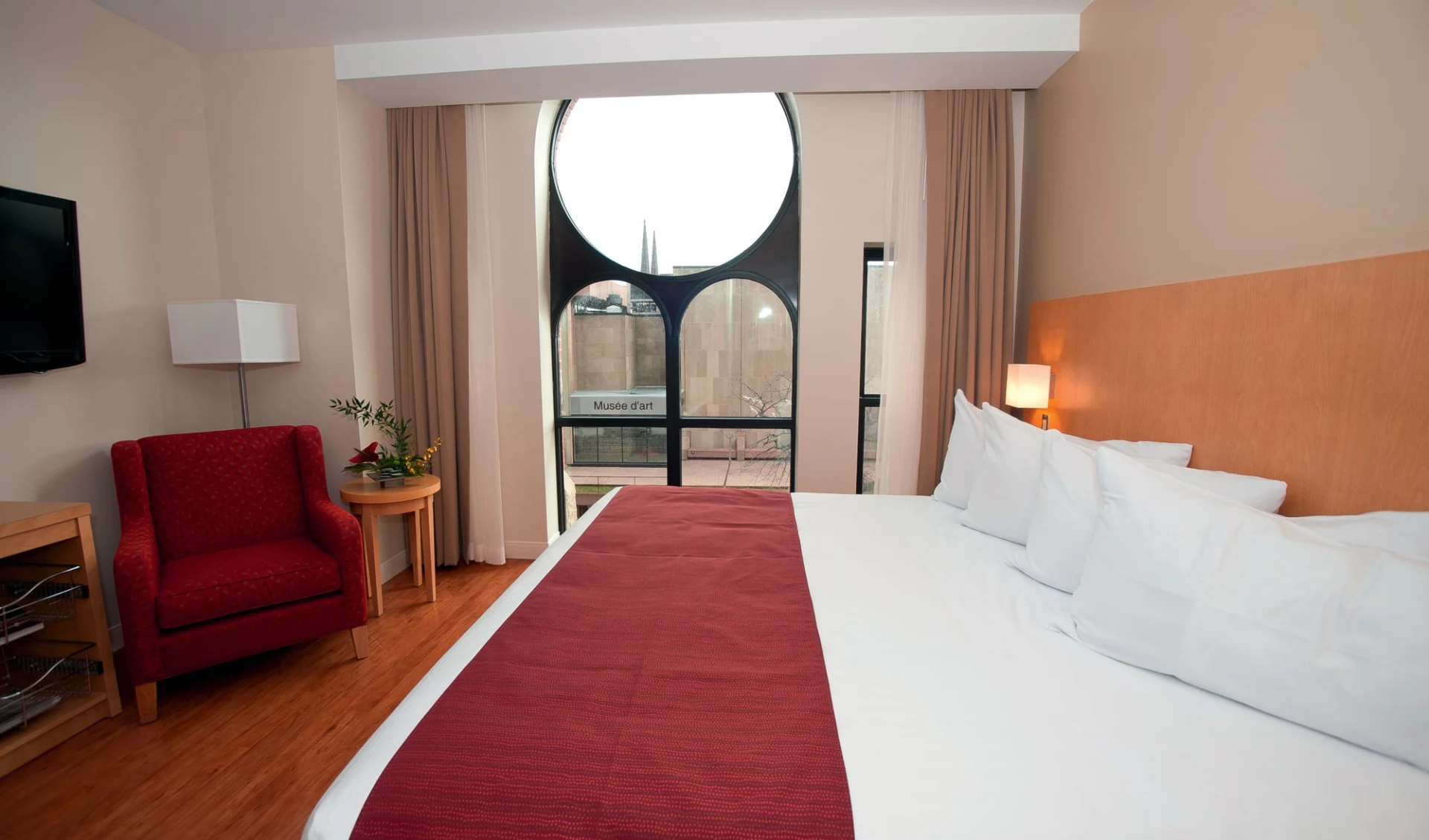 The Holman Grand Hotel in Charlottetown: Standard King Bett Zimmer