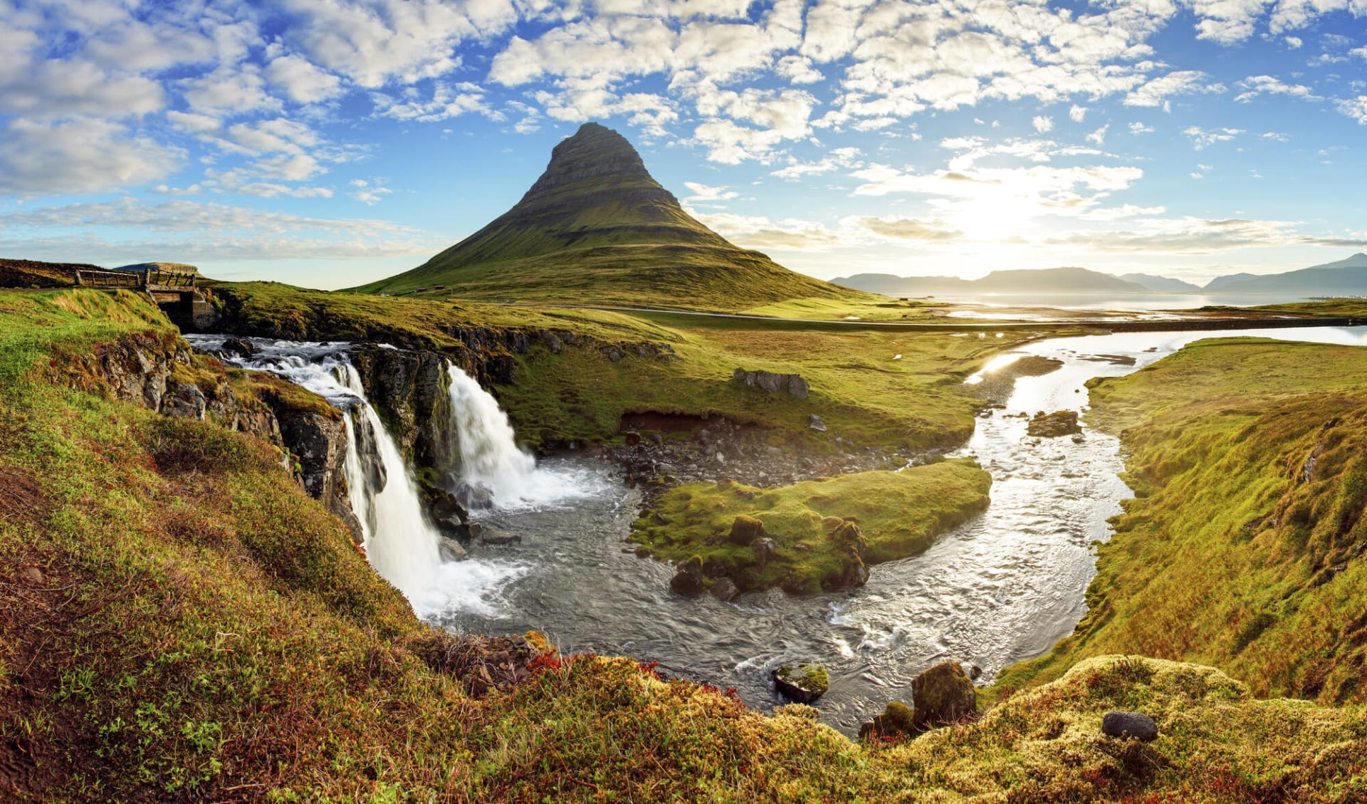 Naturschönheiten Islands ab Reykjavik: 145_© TTstudio Shutterstock_181840907_Kirkjufell Naturschönheiten Islands ab Reykjavik: 145_© TTstudio Shutterstock_181840907_Kirkjufell