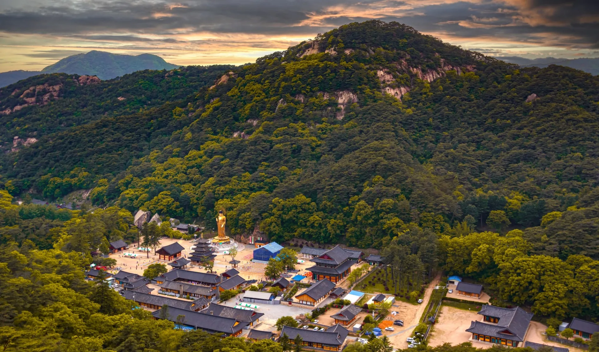 Südkorea aktiv erleben ab Seoul: Aerial view of Beopjusa temple at Songnisa NP