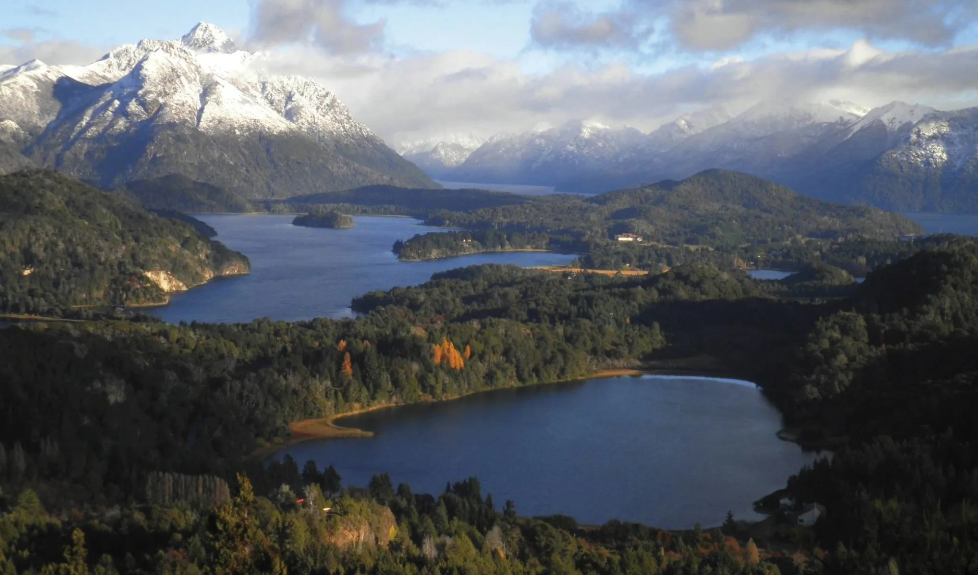 Seenüberquerung ab Puerto Montt: Blick über Seen und Wälder Seenüberquerung ab Puerto Montt: Blick über Seen und Wälder