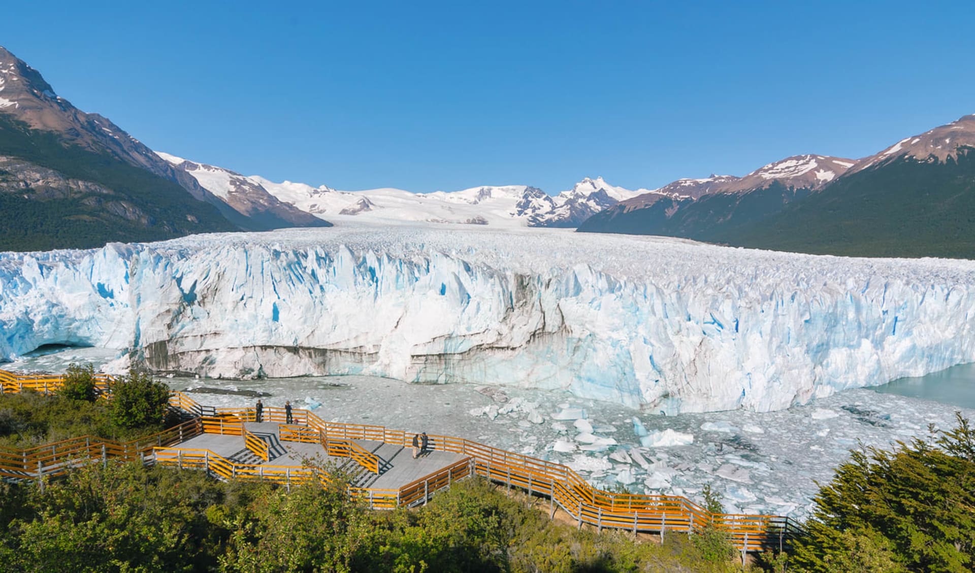 Zubucherreise Torres del Paine und Perito Moreno ab Punta Arenas: Argentinien - Perito Moreno - Blick an Gletscher Zubucherreise Torres del Paine und Perito Moreno ab Punta Arenas: Argentinien - Perito Moreno - Blick an Gletscher