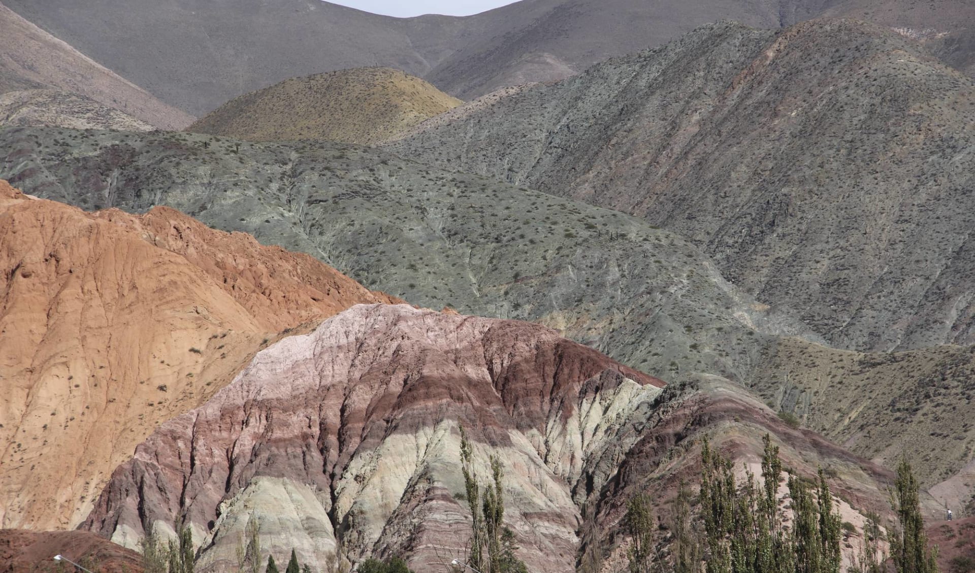Zubucherreise Von Salta durch die Atacama Wüste: Argentinien - Purmamarca - farbige Hügel