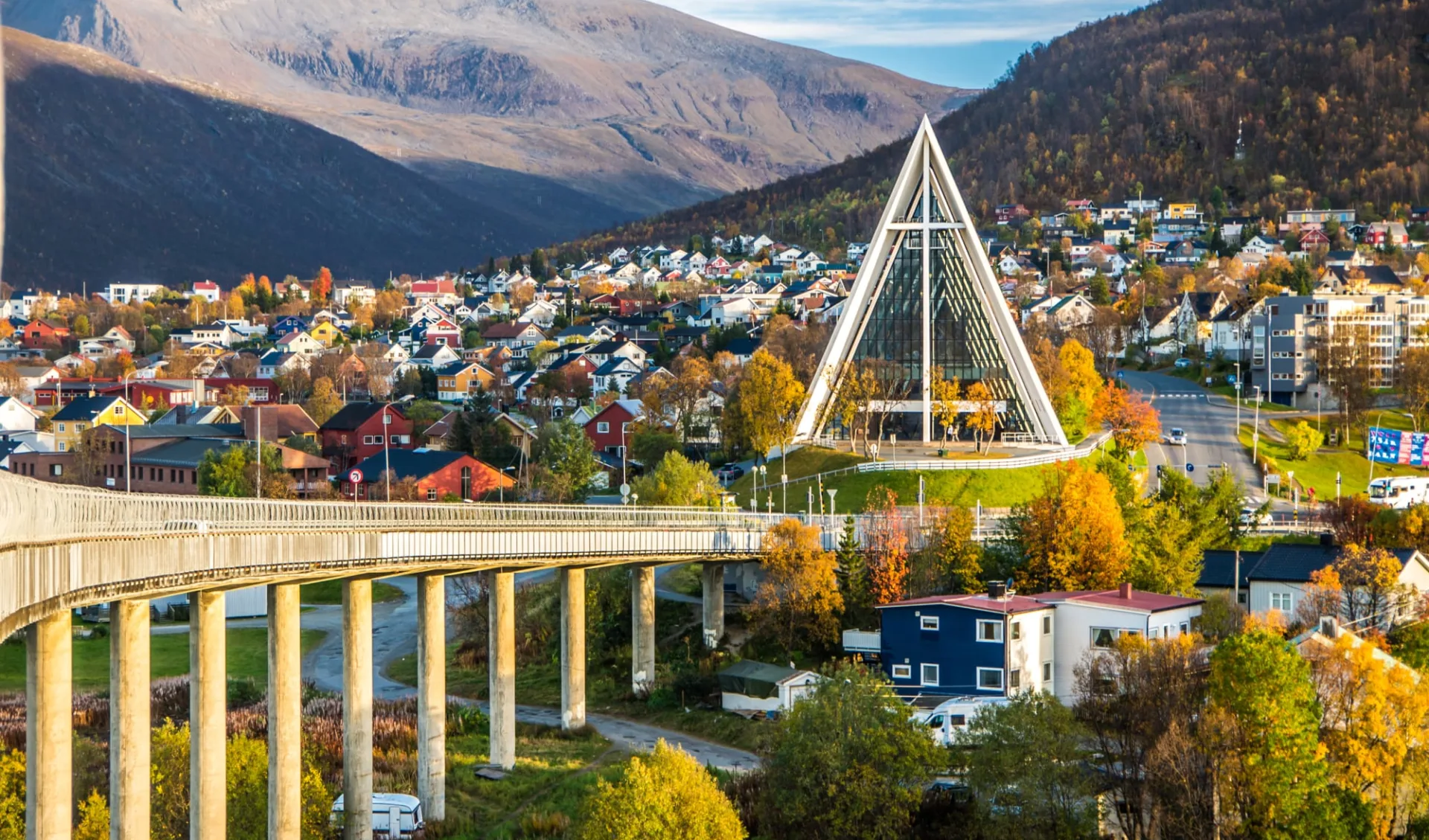 Clarion Edge in Tromsö: Arktische Kathedrale in Tromso City im Norden