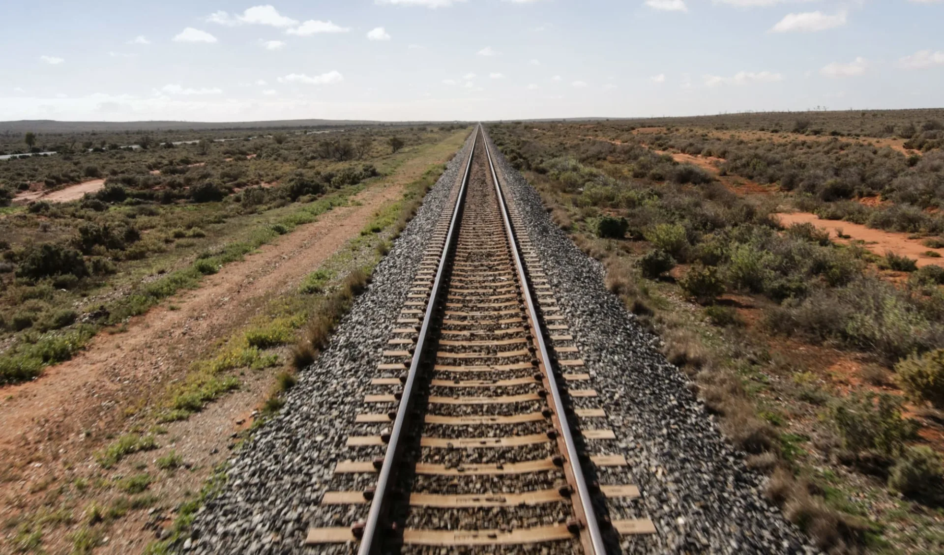 Indian Pacific von Sydney nach Adelaide: Australien - Bahnreisen - Indian Pacific Gleis Indian Pacific von Sydney nach Adelaide: Australien - Bahnreisen - Indian Pacific Gleis