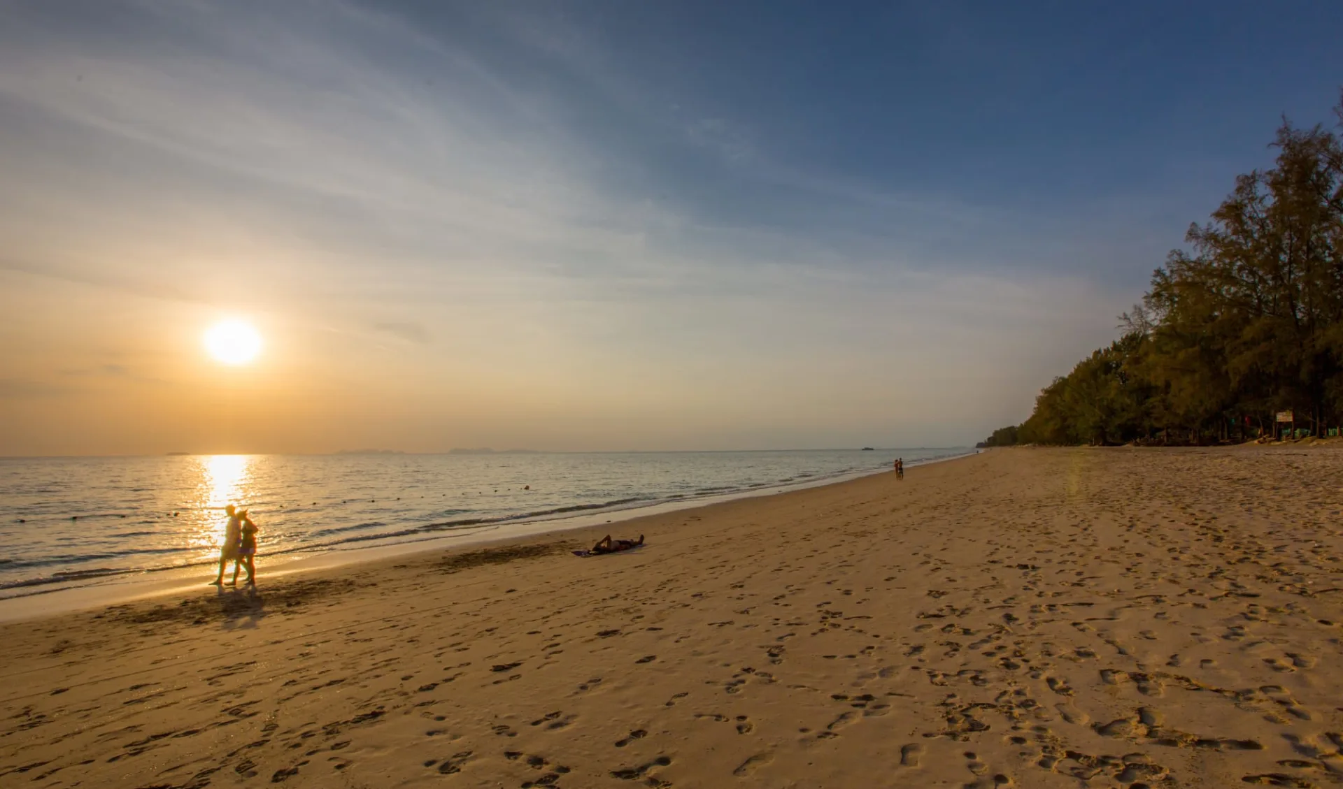 Lanta Casuarina Beach Resort in Ko Lanta: Beach Lanta Casuarina Beach Resort in Ko Lanta: Beach