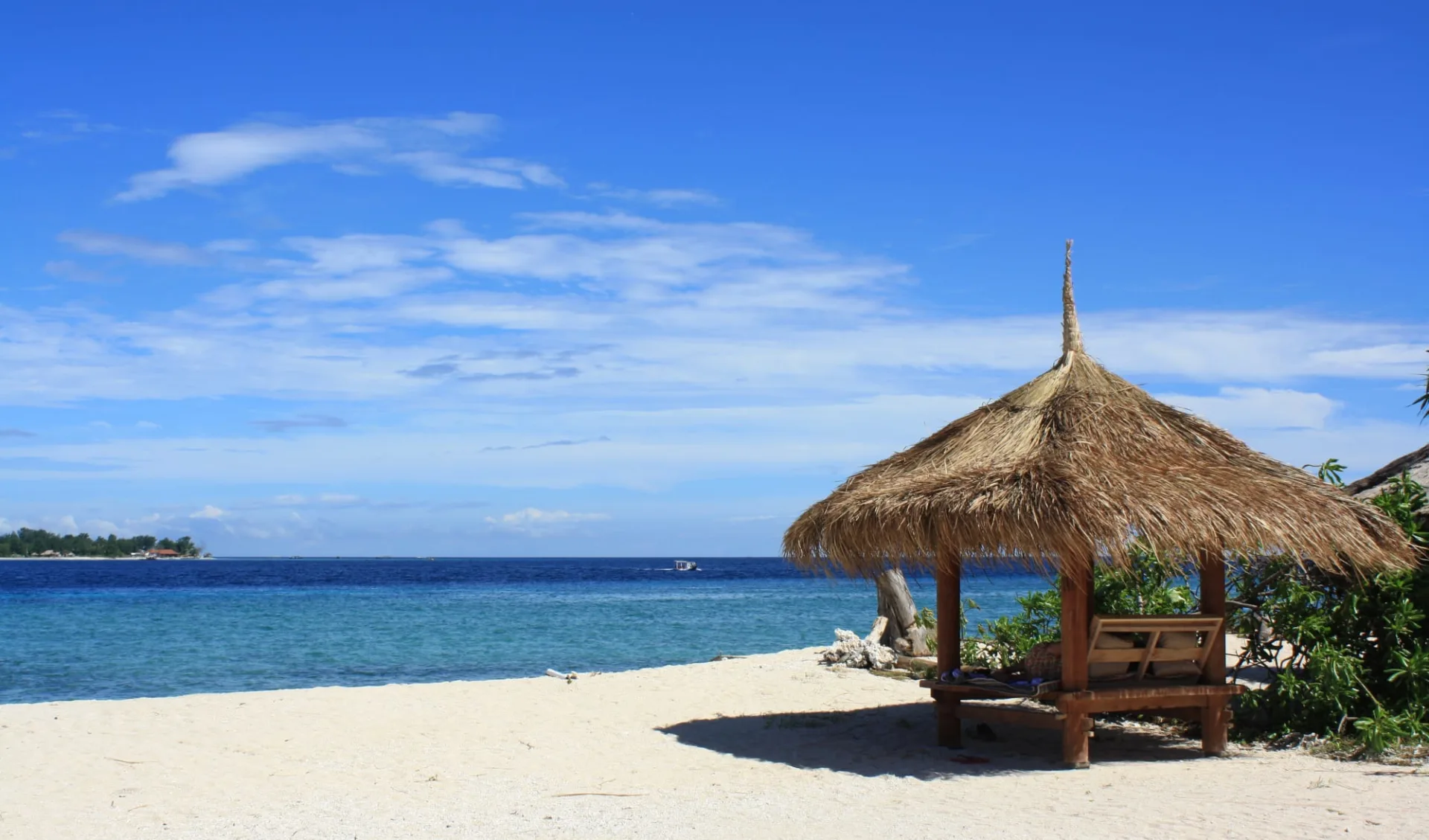 Mahamaya in Gili: beach baruga Mahamaya in Gili: beach baruga