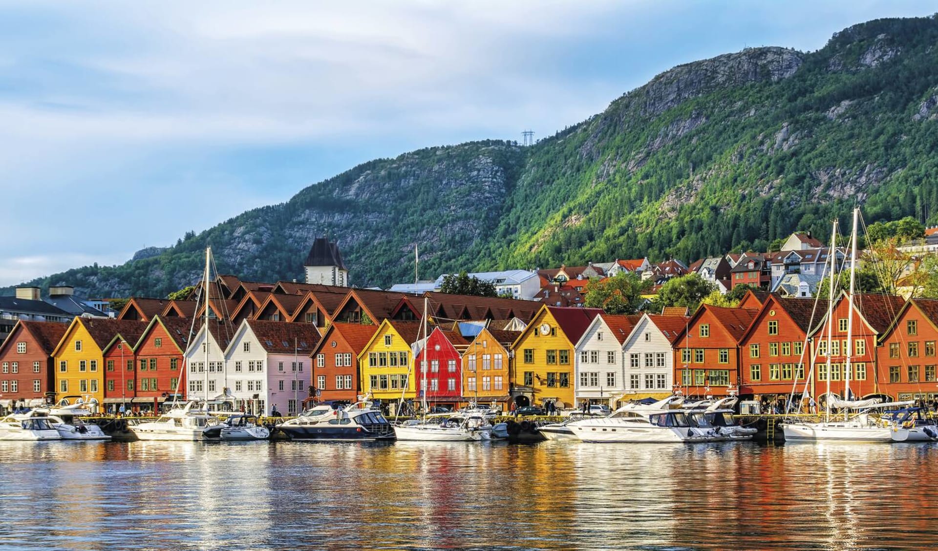 Der Klassiker "Ins Reich der Mitternachtssonne" ab Helsinki: Bergen, Norwegen