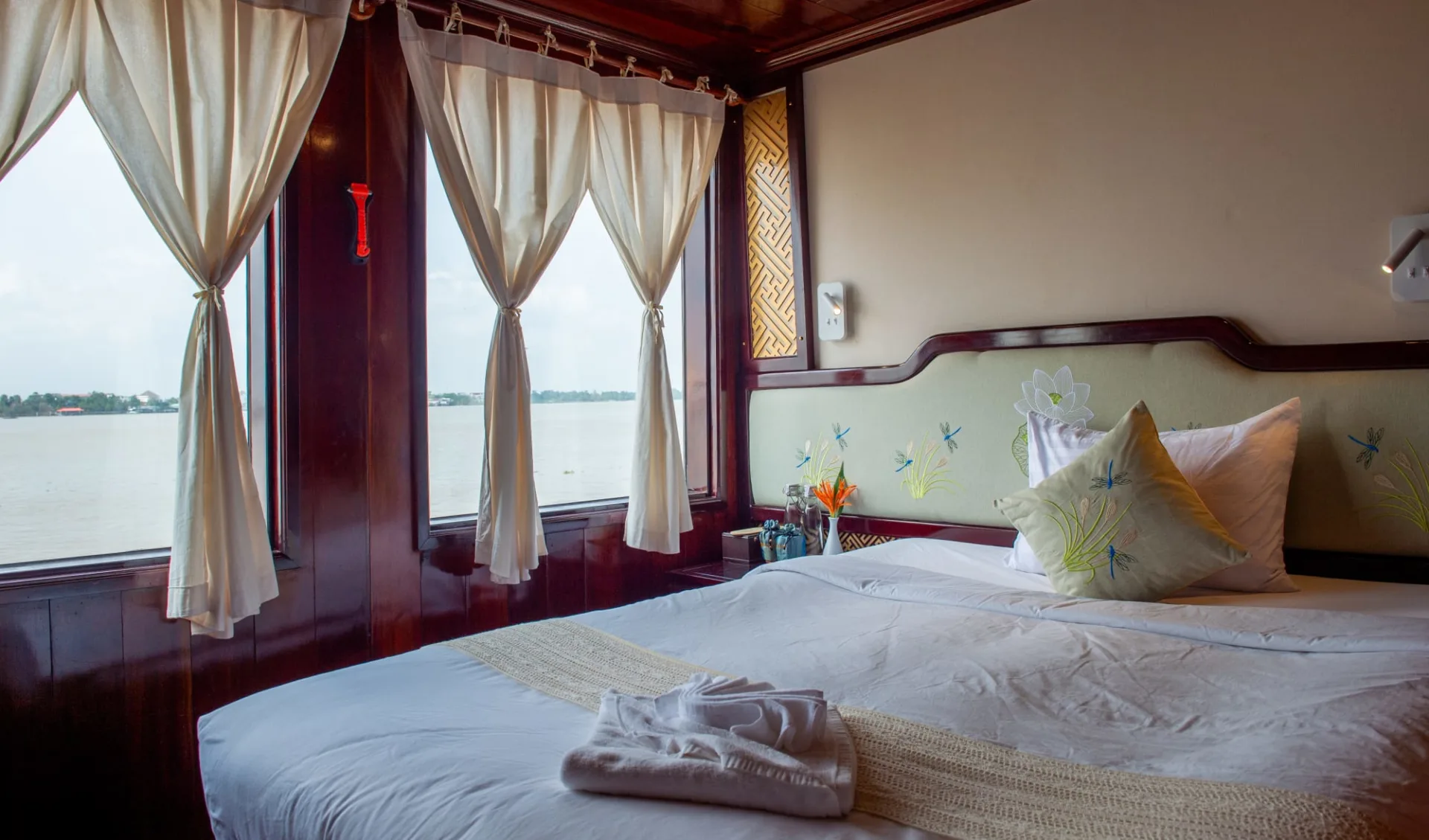 Mekong Delta Flusskreuzfahrten mit «Mekong Eyes» ab Saigon: Double Cabin Mekong Delta Flusskreuzfahrten mit «Mekong Eyes» ab Saigon: Double Cabin