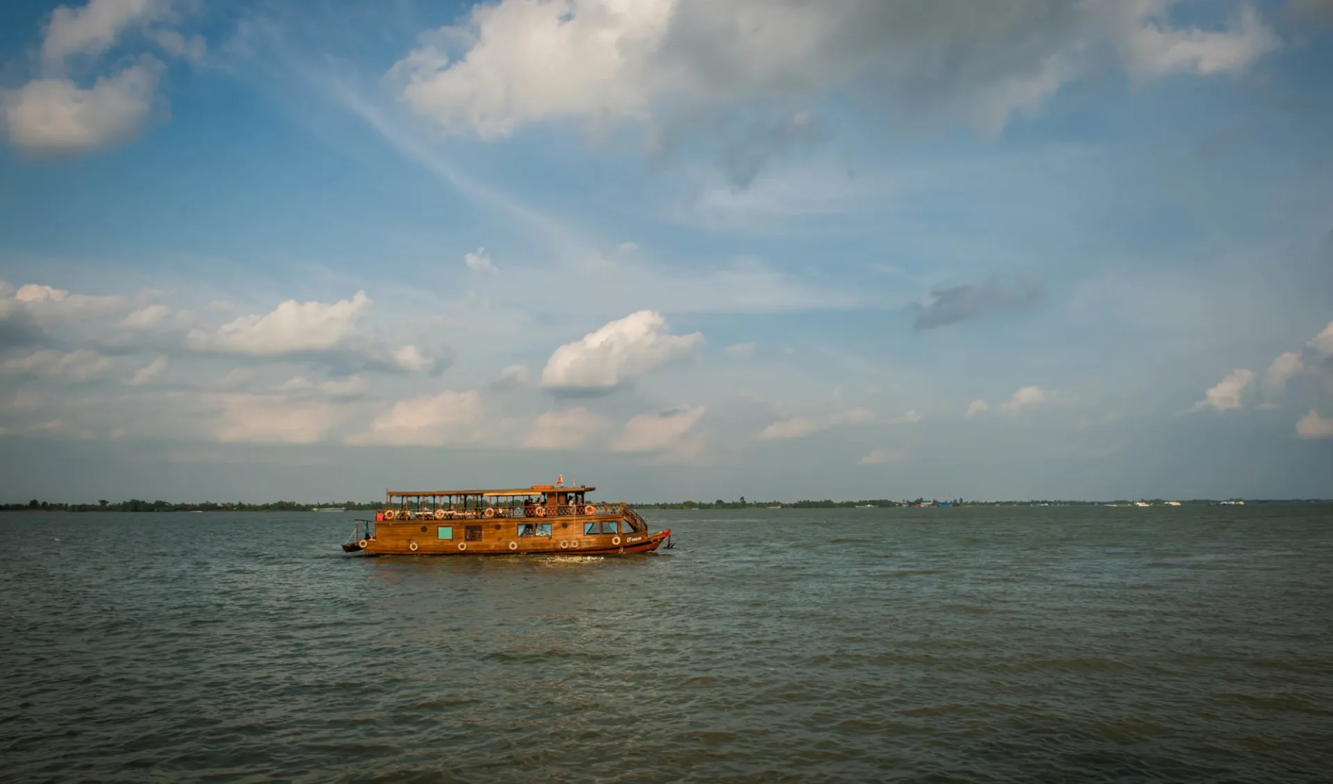 Mekong Delta Flusskreuzfahrten mit «Dragon Eyes» ab Saigon: Dragon Eyes-2 Mekong Delta Flusskreuzfahrten mit «Dragon Eyes» ab Saigon: Dragon Eyes-2