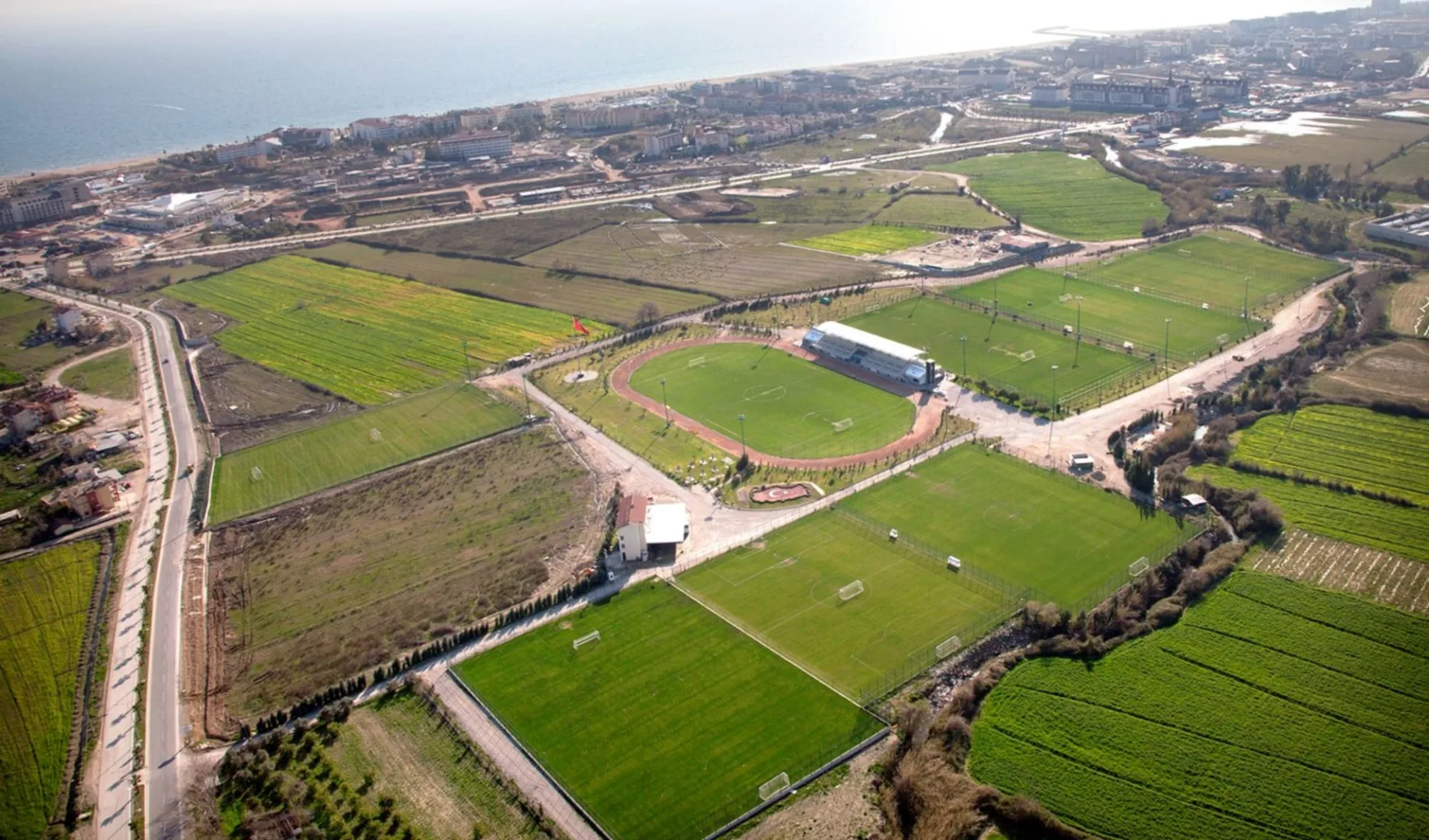 Side - Hotel The Sense De Luxe: Emirhan Soccer Side - Hotel The Sense De Luxe: Emirhan Soccer