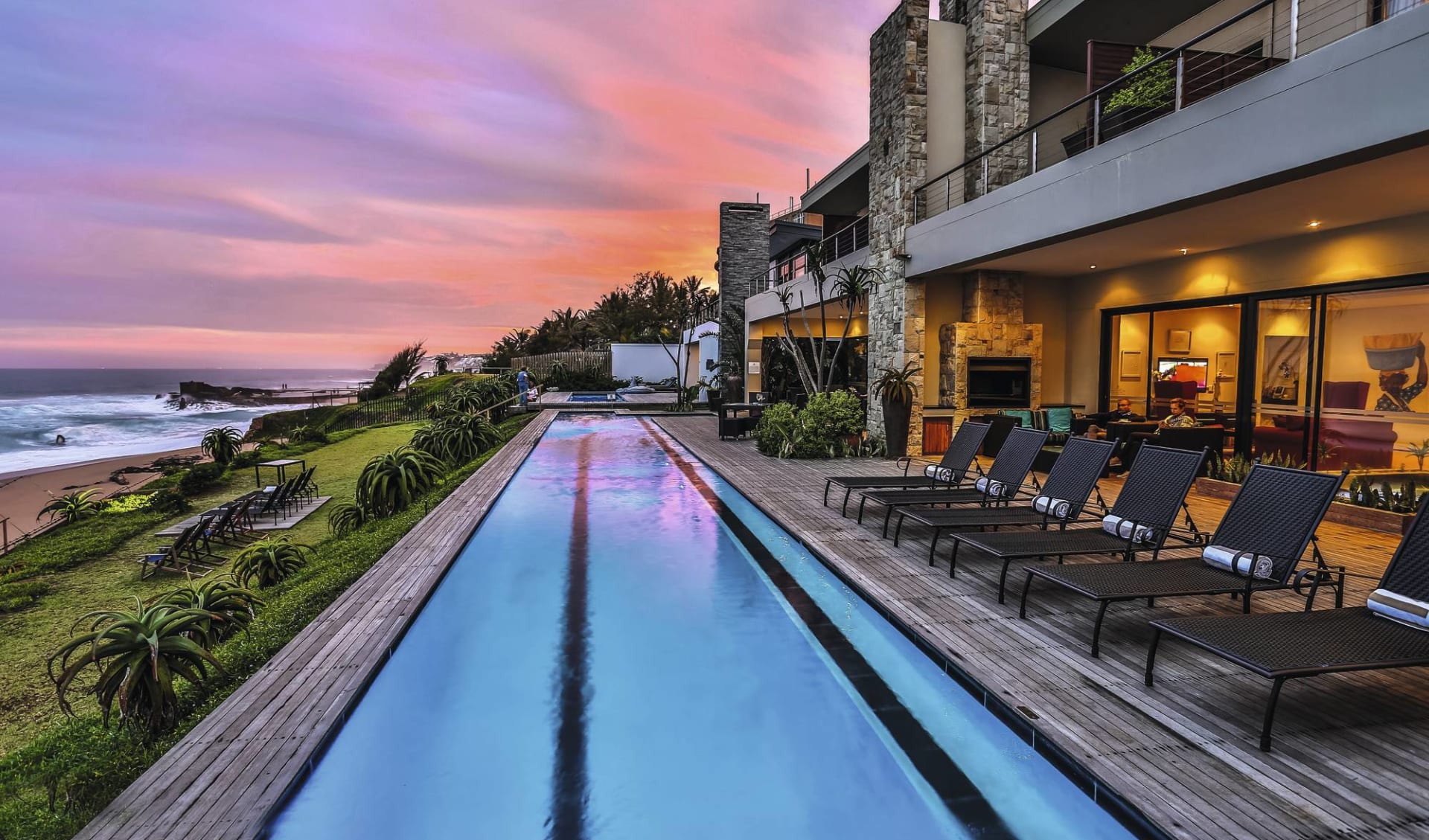 Canelands Beach Club in Ballito: exterior Canelands Beach Club & Spa Pool Gebäude und Terrasse Canelands Beach Club in Ballito: exterior Canelands Beach Club & Spa Pool Gebäude und Terrasse