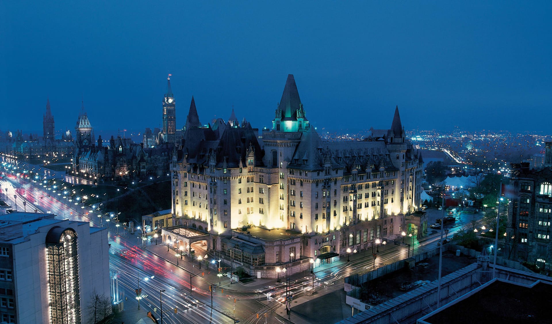The Fairmont Château Laurier in Ottawa: exterior_Fairmont Château Laurier_ByNight The Fairmont Château Laurier in Ottawa: exterior_Fairmont Château Laurier_ByNight