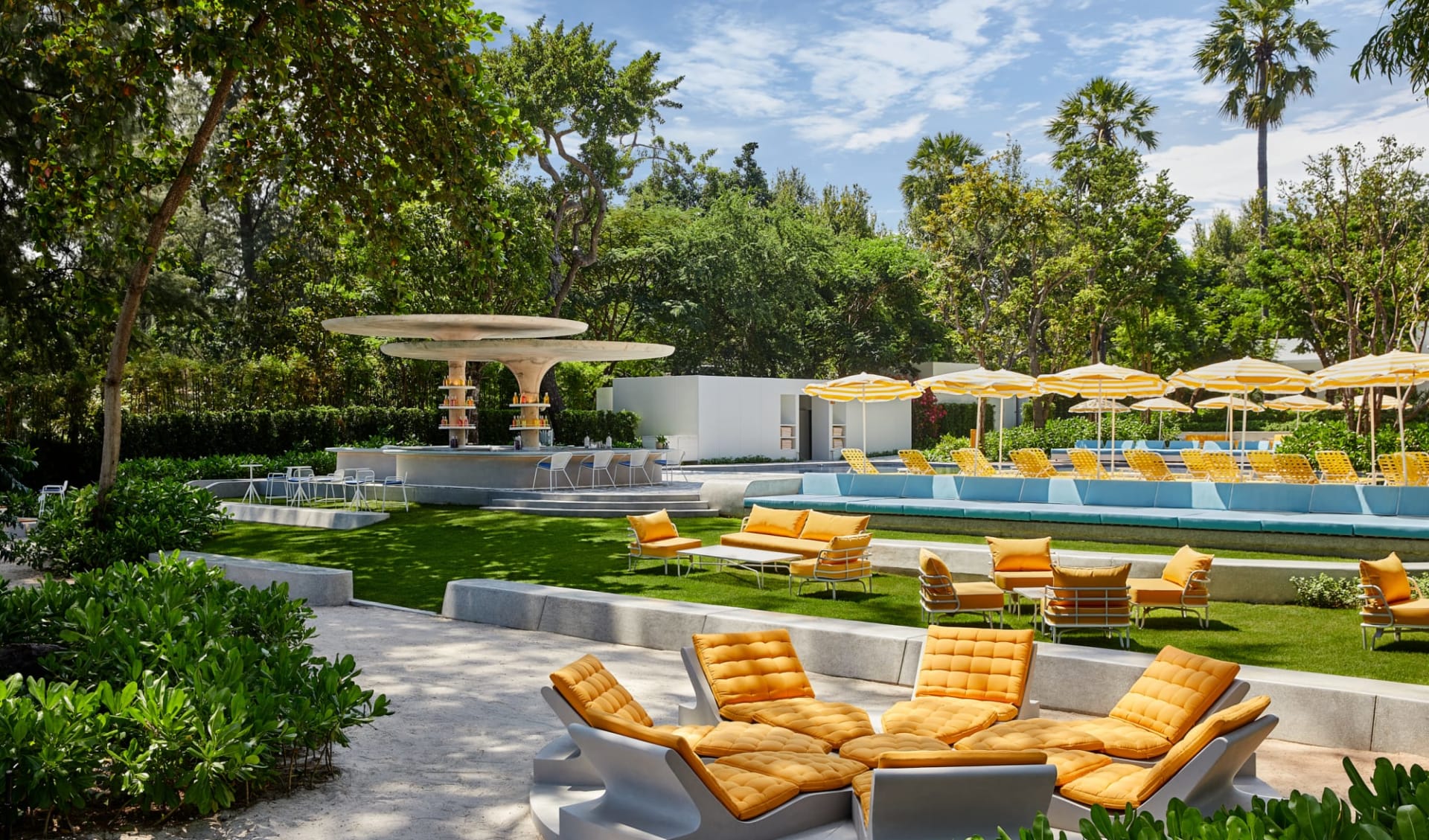 The Standard, Hua Hin:  Lido Bar & Lounge Area
