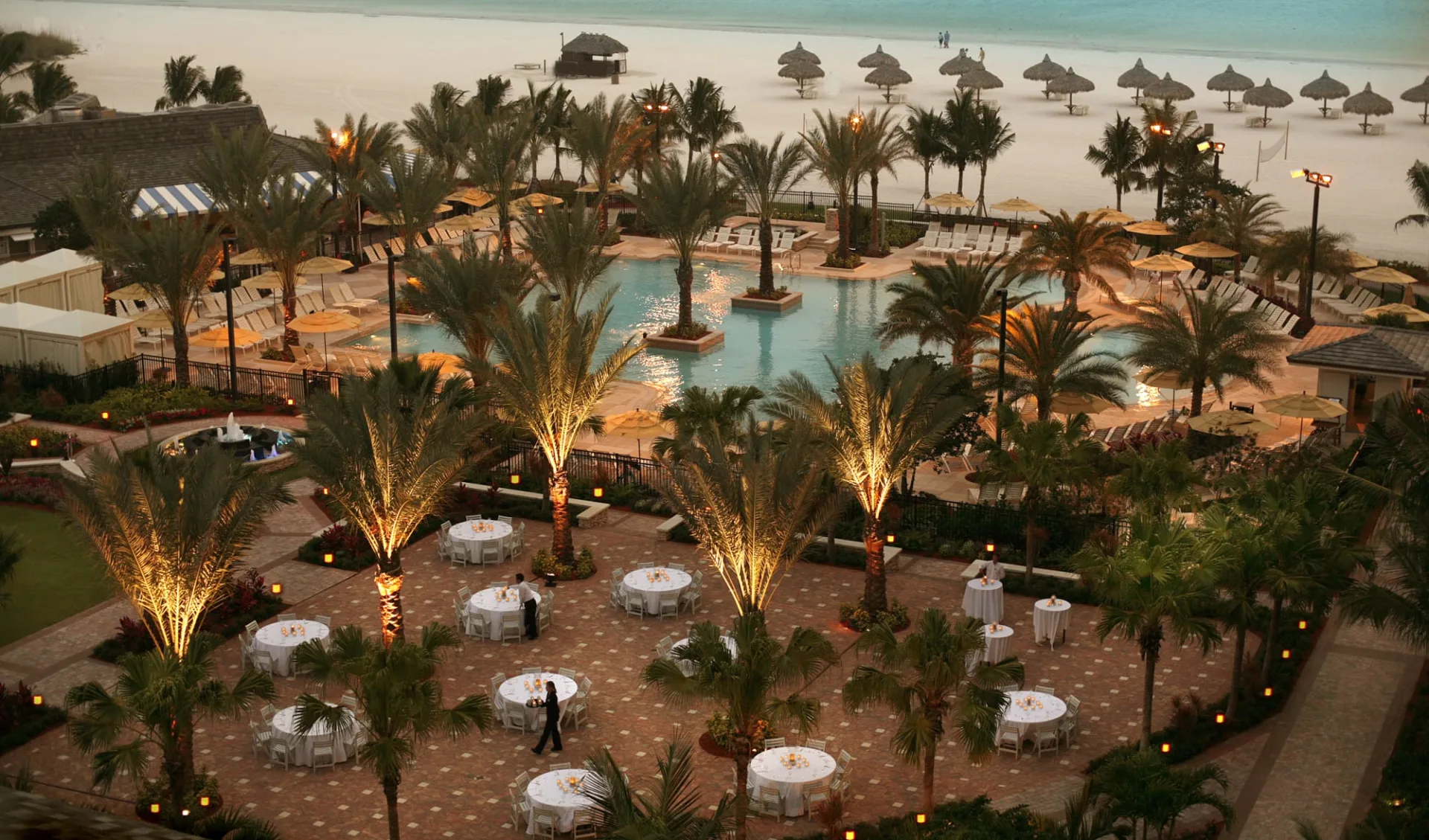 Marco Island Marriott Beach Resort, Golf Club & Spa in Naples: Marco Island Marriott Beach Resort, Golf Club & Spa - Blick auf Pool und Beach Marco Island Marriott Beach Resort, Golf Club & Spa in Naples: Marco Island Marriott Beach Resort, Golf Club & Spa - Blick auf Pool und Beach