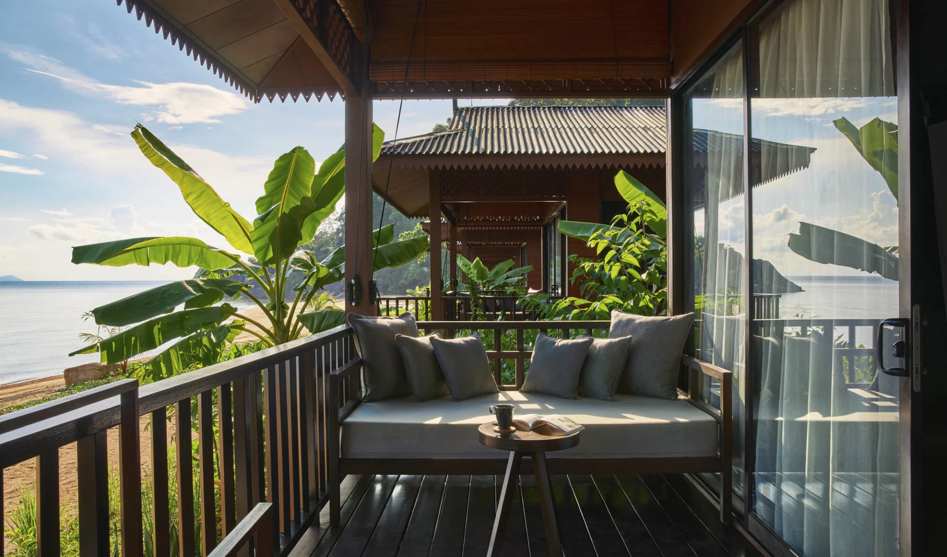 The Boathouse Pulau Tioman: Beachfront Bungalow | Terrace The Boathouse Pulau Tioman: Beachfront Bungalow | Terrace
