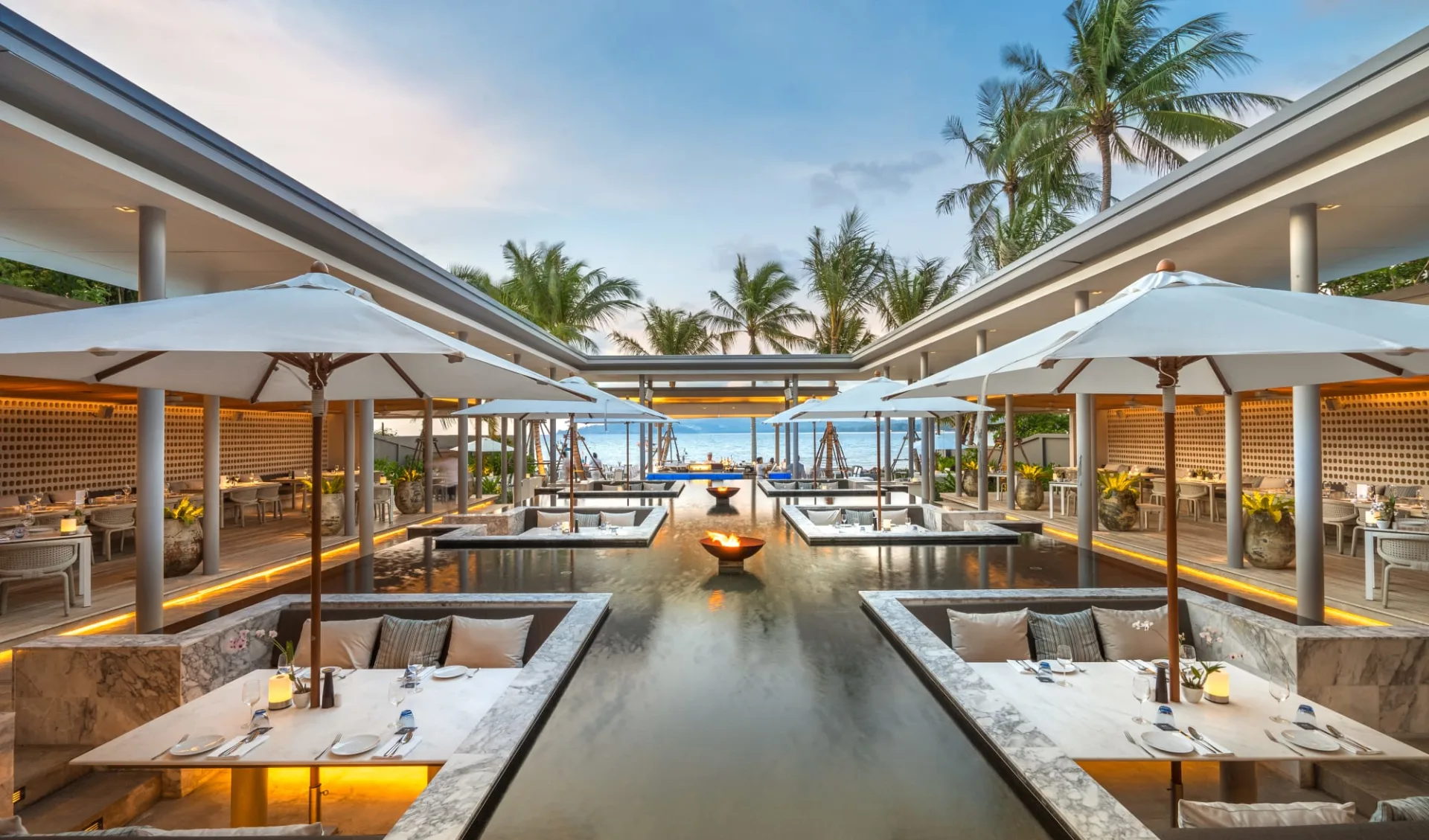 Twinpalms Surin Beach Phuket:  Palm Seaside Restaurant Lounge & Bar