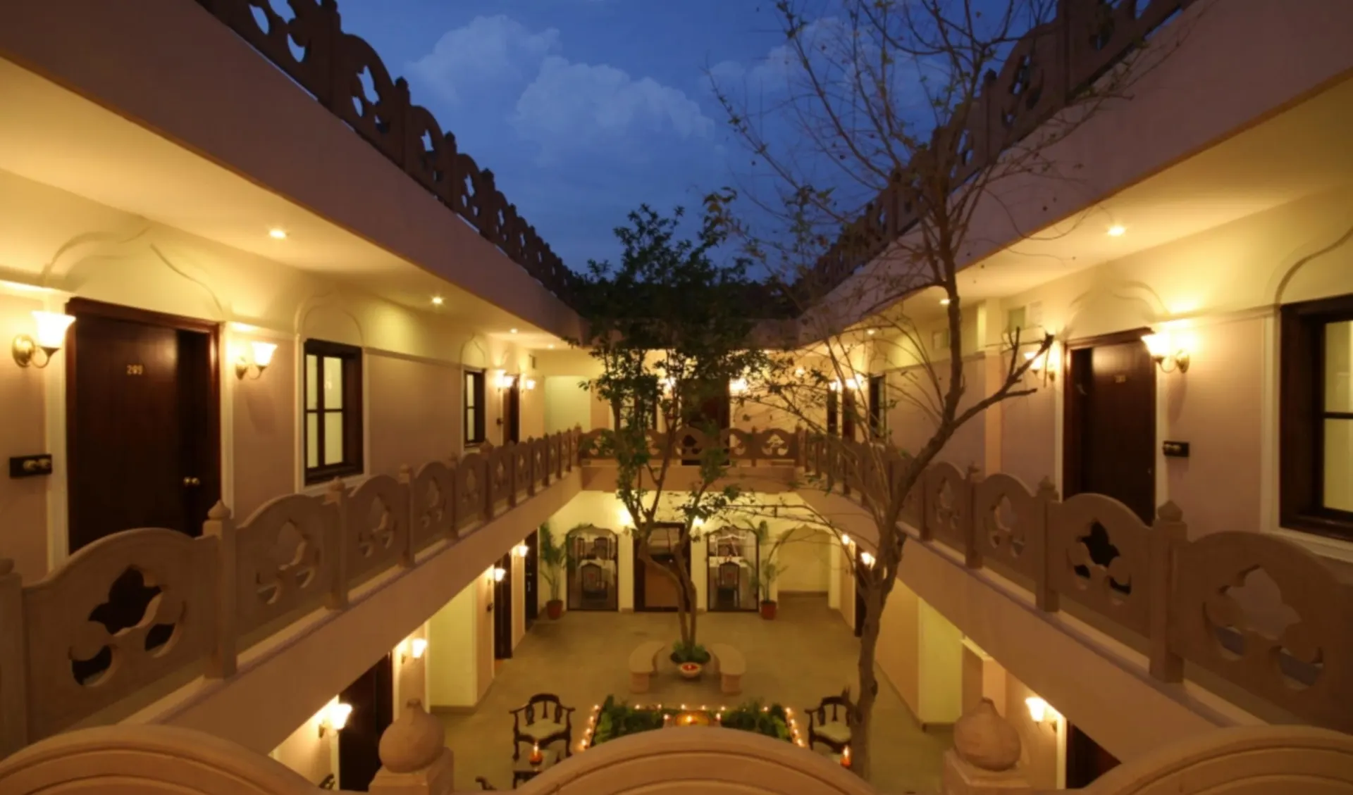 Amritara Suryauday Haveli in Varanasi: Courtyard Amritara Suryauday Haveli in Varanasi: Courtyard