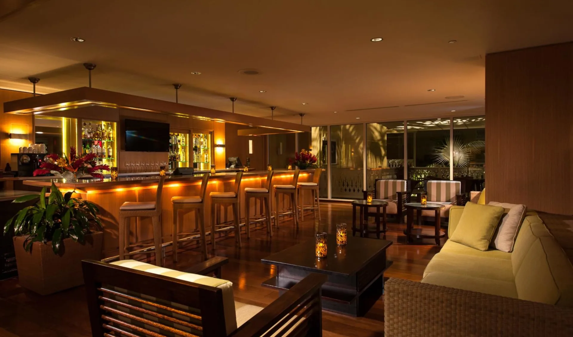 Edgewater Beach Hotel in Naples: Edgewater Beach Hotel - Hotel Bar Edgewater Beach Hotel in Naples: Edgewater Beach Hotel - Hotel Bar