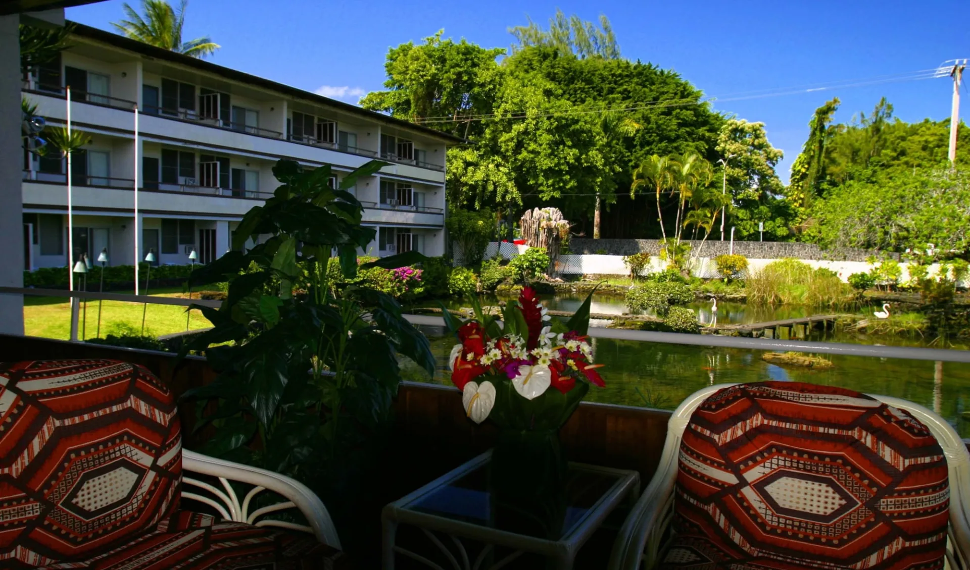 Castle Hilo Hawaiian Hotel: Hilo Seaside Lobby-BigIsland Castle Hilo Hawaiian Hotel: Hilo Seaside Lobby-BigIsland