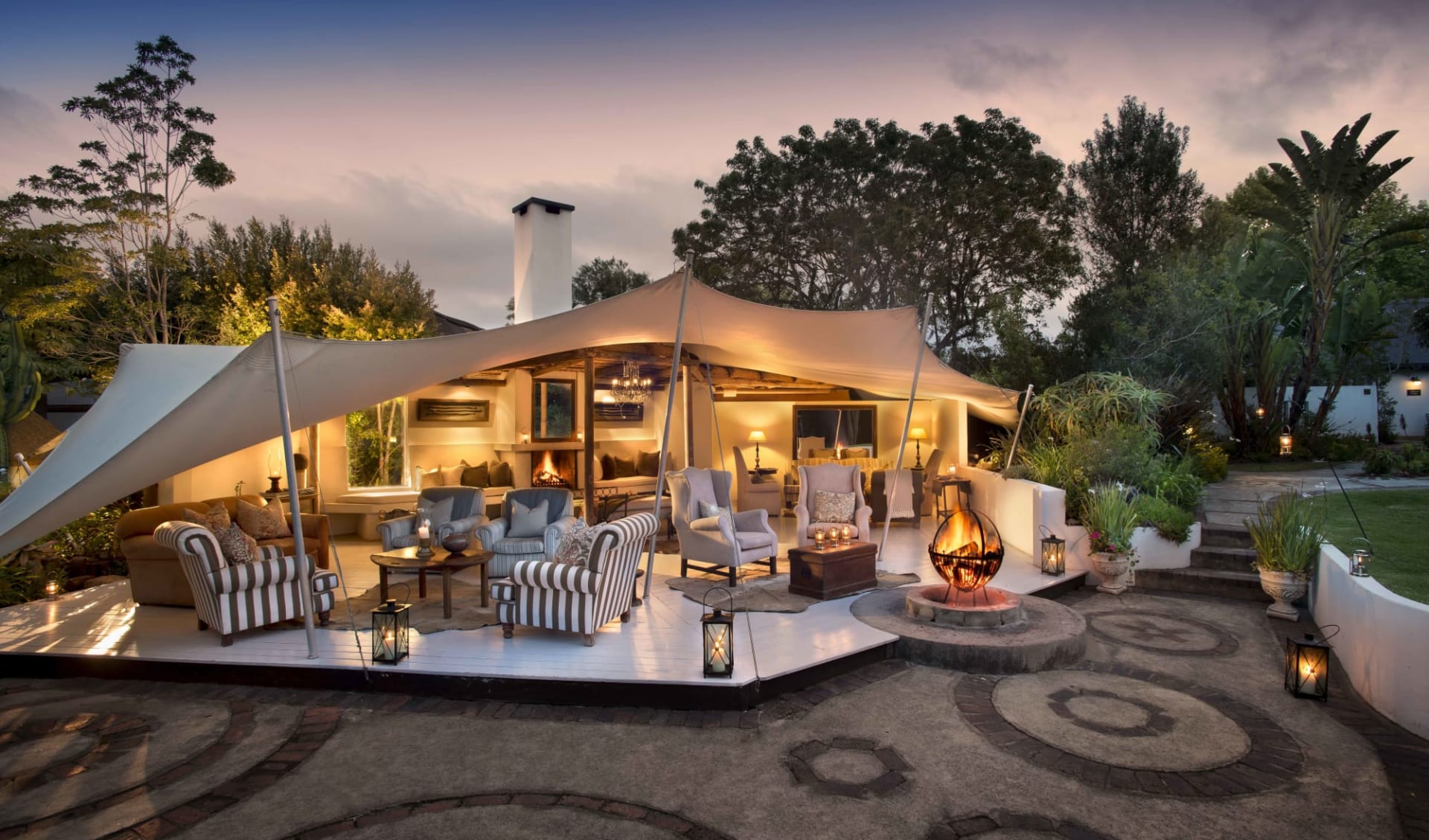 Hunter's Country House in Plettenberg Bay: facilities Hunter Country House - Lounge im Garten Hunter's Country House in Plettenberg Bay: facilities Hunter Country House - Lounge im Garten
