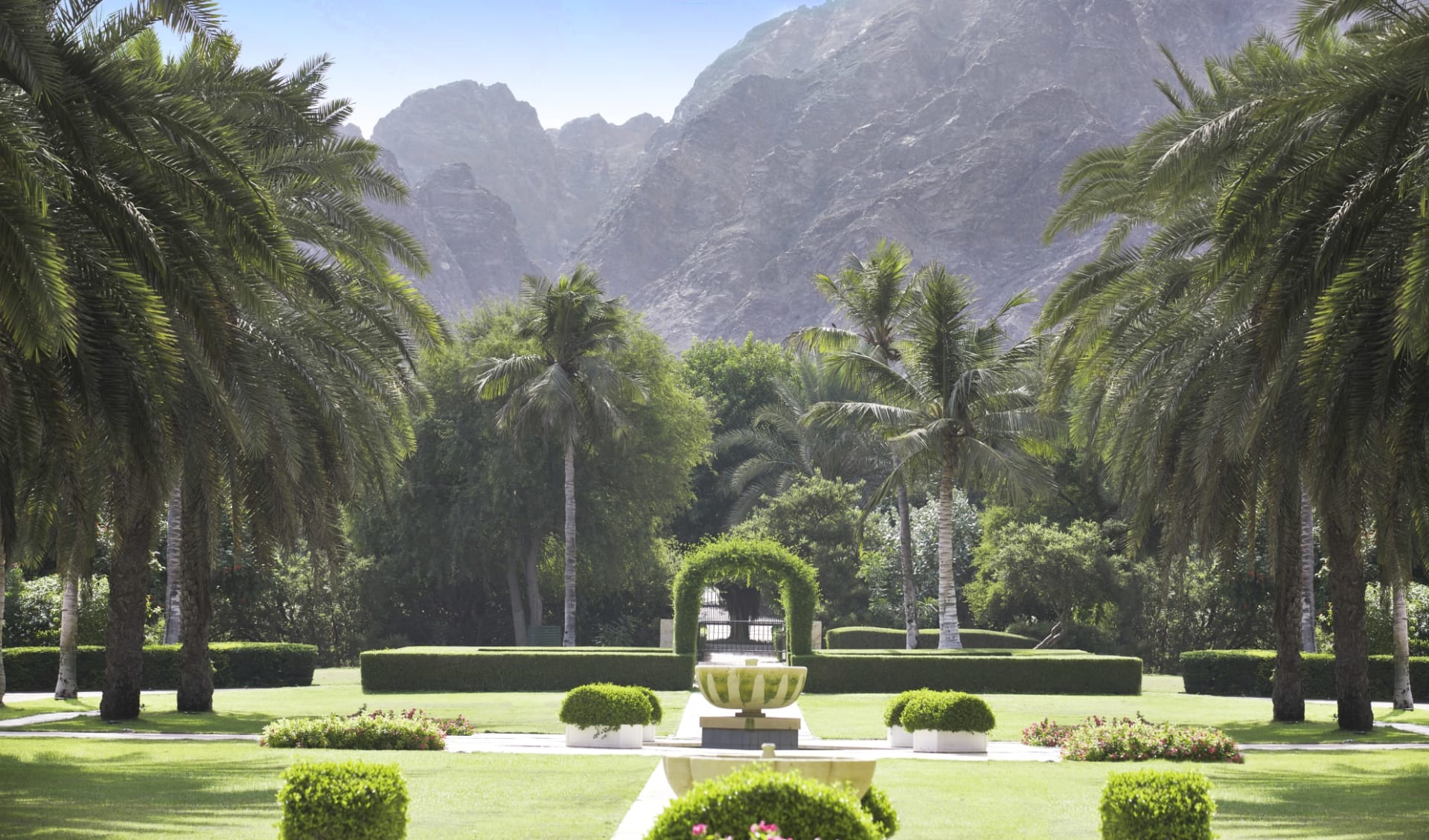 Al Bustan Palace, a Ritz-Carlton Hotel in Muscat: Landscaping Al Bustan Palace, a Ritz-Carlton Hotel in Muscat: Landscaping
