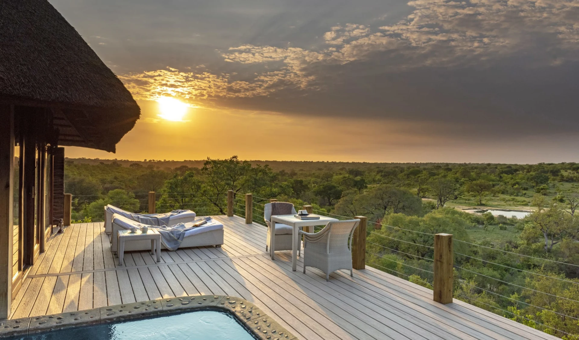 Leopard Hills Private Game Reserve in Sabi Sands: facilities Leopard Hills - Privates Deck mit Swimmingpool Leopard Hills Private Game Reserve in Sabi Sands: facilities Leopard Hills - Privates Deck mit Swimmingpool