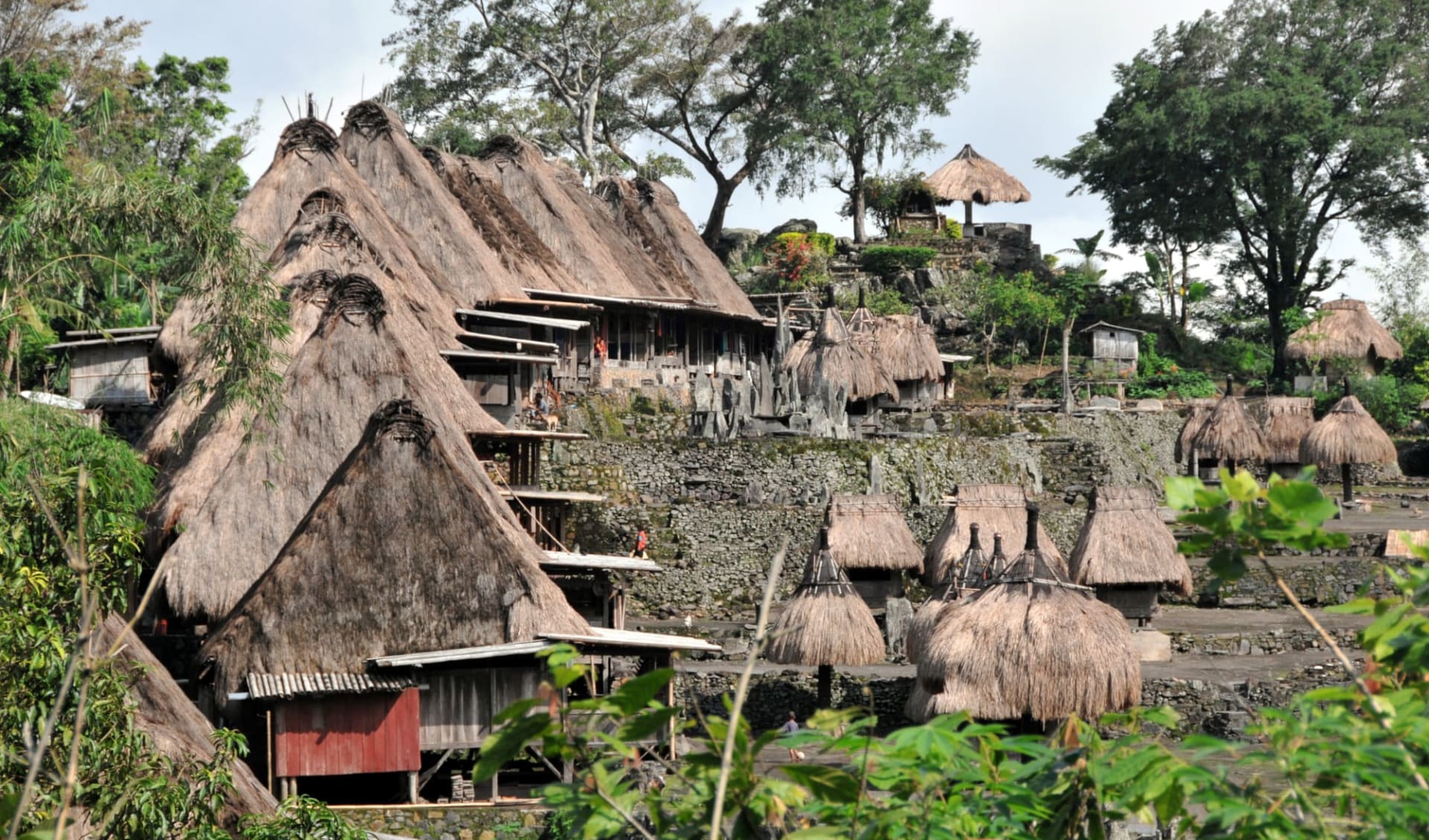 Flores - Traditionen, Riten und Vulkane ab Ende: Flores Bajawa Bena village Flores - Traditionen, Riten und Vulkane ab Ende: Flores Bajawa Bena village