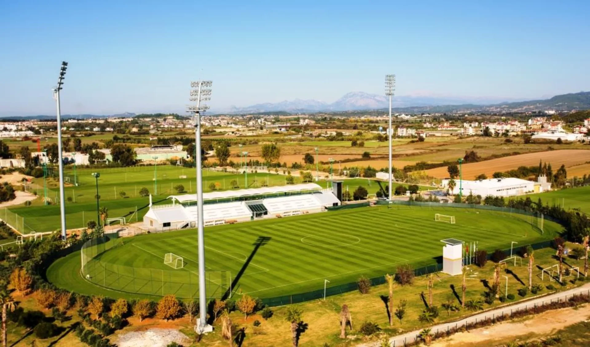 Side - Hotel The Sense De Luxe: Football 2 Side - Hotel The Sense De Luxe: Football 2