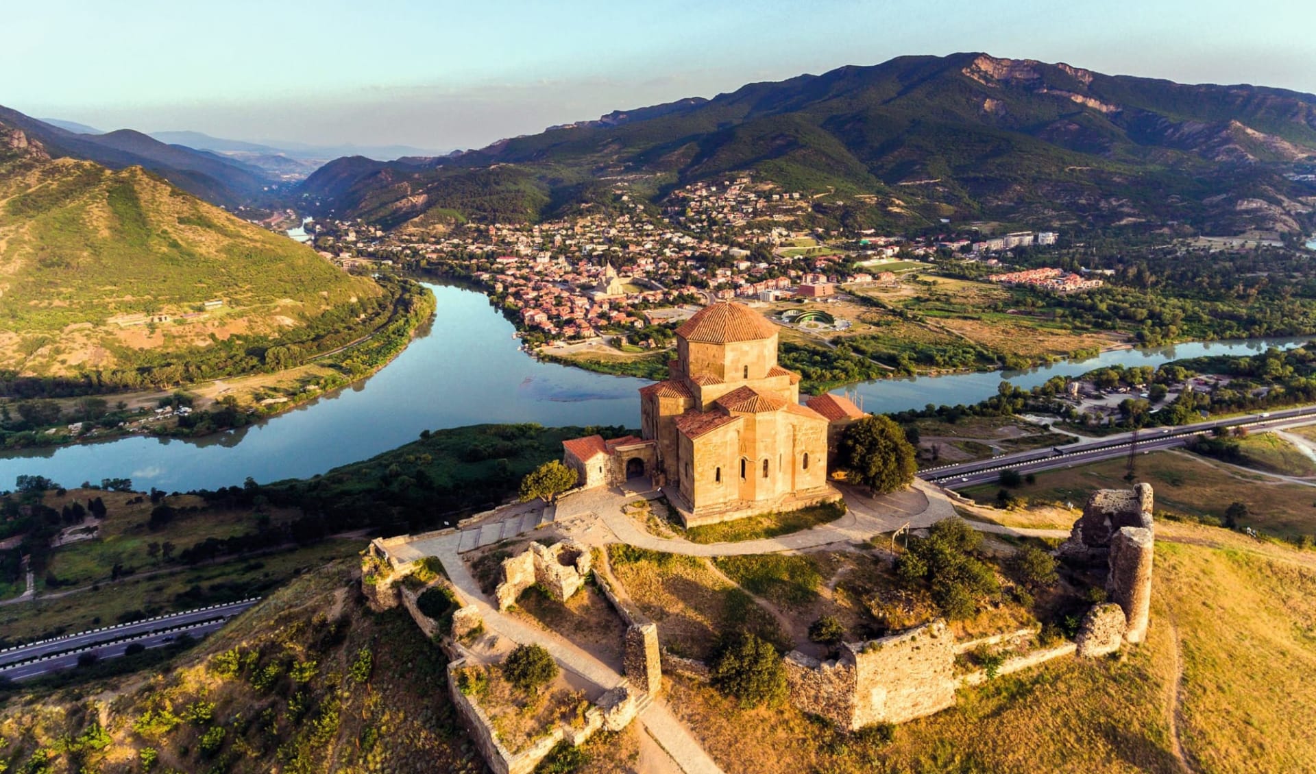 Georgiens vergessene Täler ab Tiflis: GE_Mzcheta_shutterstock_698032993_UBC Stock Georgiens vergessene Täler ab Tiflis: GE_Mzcheta_shutterstock_698032993_UBC Stock