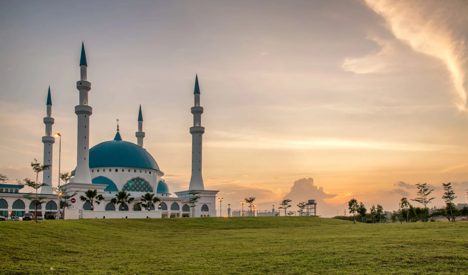 Mietwagen Rundreise Malaysia ab Kuala Lumpur: Johor Bahru: Masjid Bandar Dato Onn Mosque Mietwagen Rundreise Malaysia ab Kuala Lumpur: Johor Bahru: Masjid Bandar Dato Onn Mosque