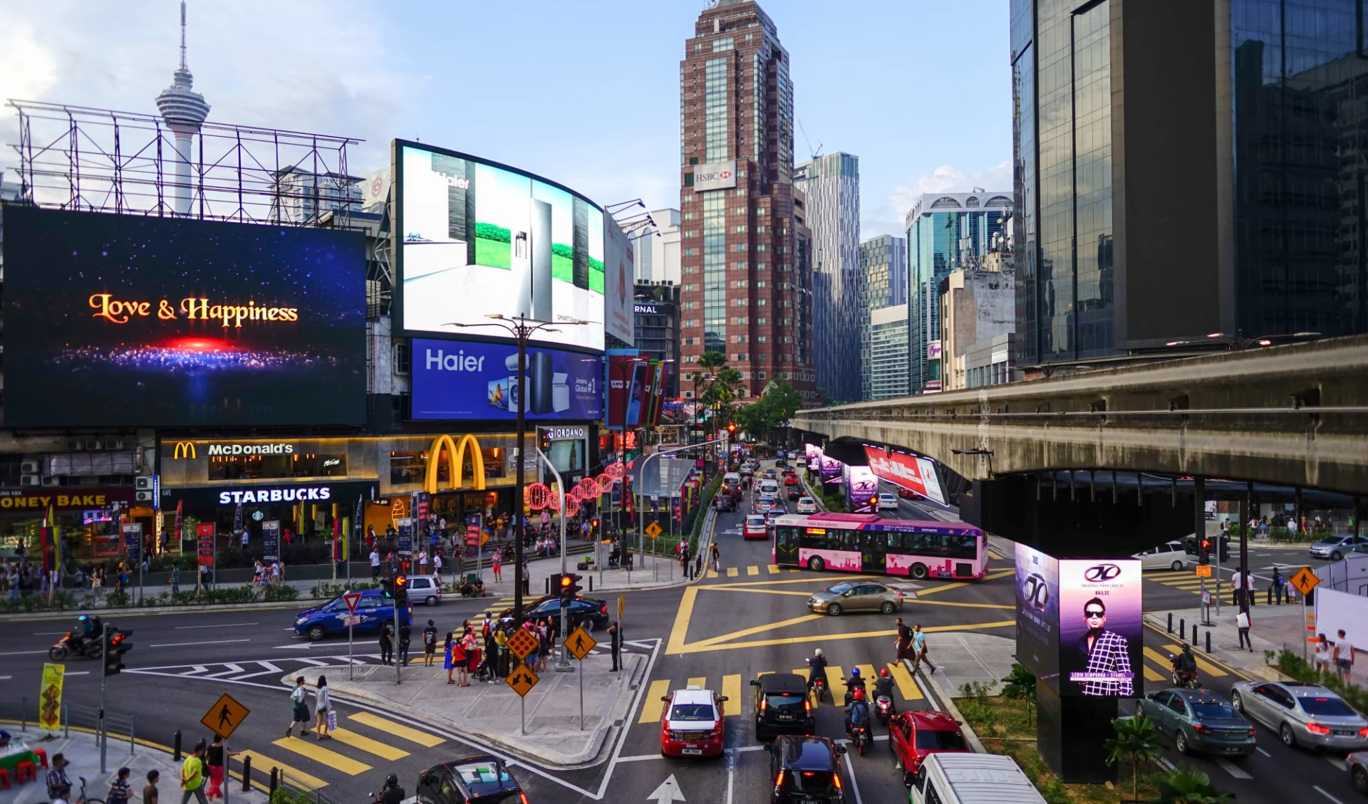 Höhepunkte Malaysias ab Kuala Lumpur: Kuala Lumpur View from monorail station at Bukit Bintang