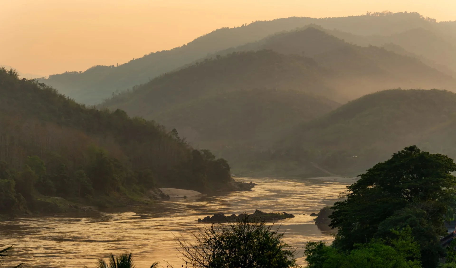 Faszinierendes Nordlaos ab Luang Prabang: Laos Mekong River near Pakbeng Faszinierendes Nordlaos ab Luang Prabang: Laos Mekong River near Pakbeng