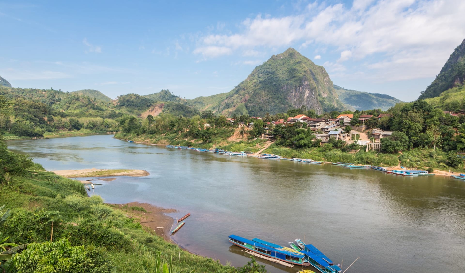 Überland von Laos nach Vietnam ab Luang Prabang: Laos Nong Khiaw Überland von Laos nach Vietnam ab Luang Prabang: Laos Nong Khiaw