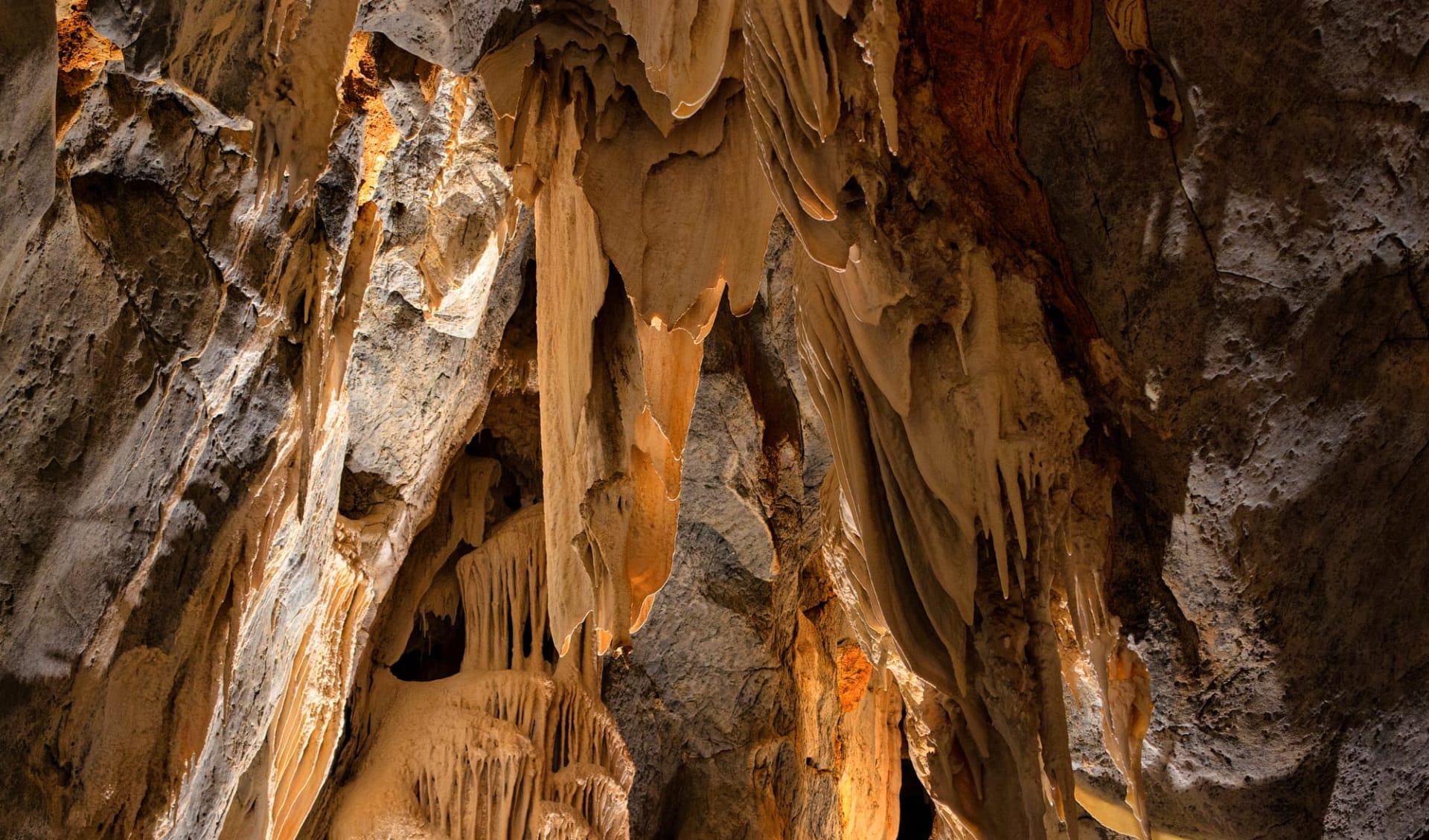 Savannah Way ab Cairns: Limestone Caves beim Chillagoe in Queensland Savannah Way ab Cairns: Limestone Caves beim Chillagoe in Queensland