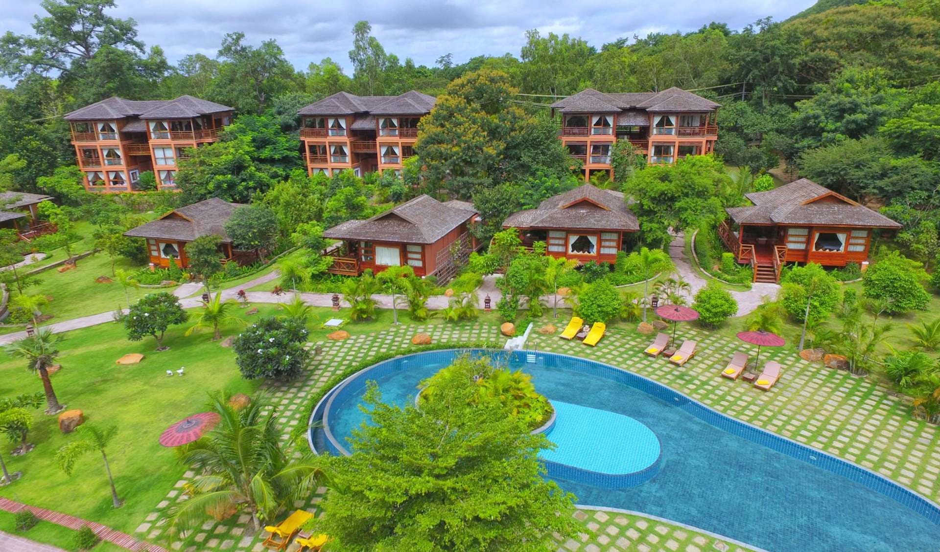 Popa Garden Resort in Bagan: Aerial View Popa Garden Resort in Bagan: Aerial View