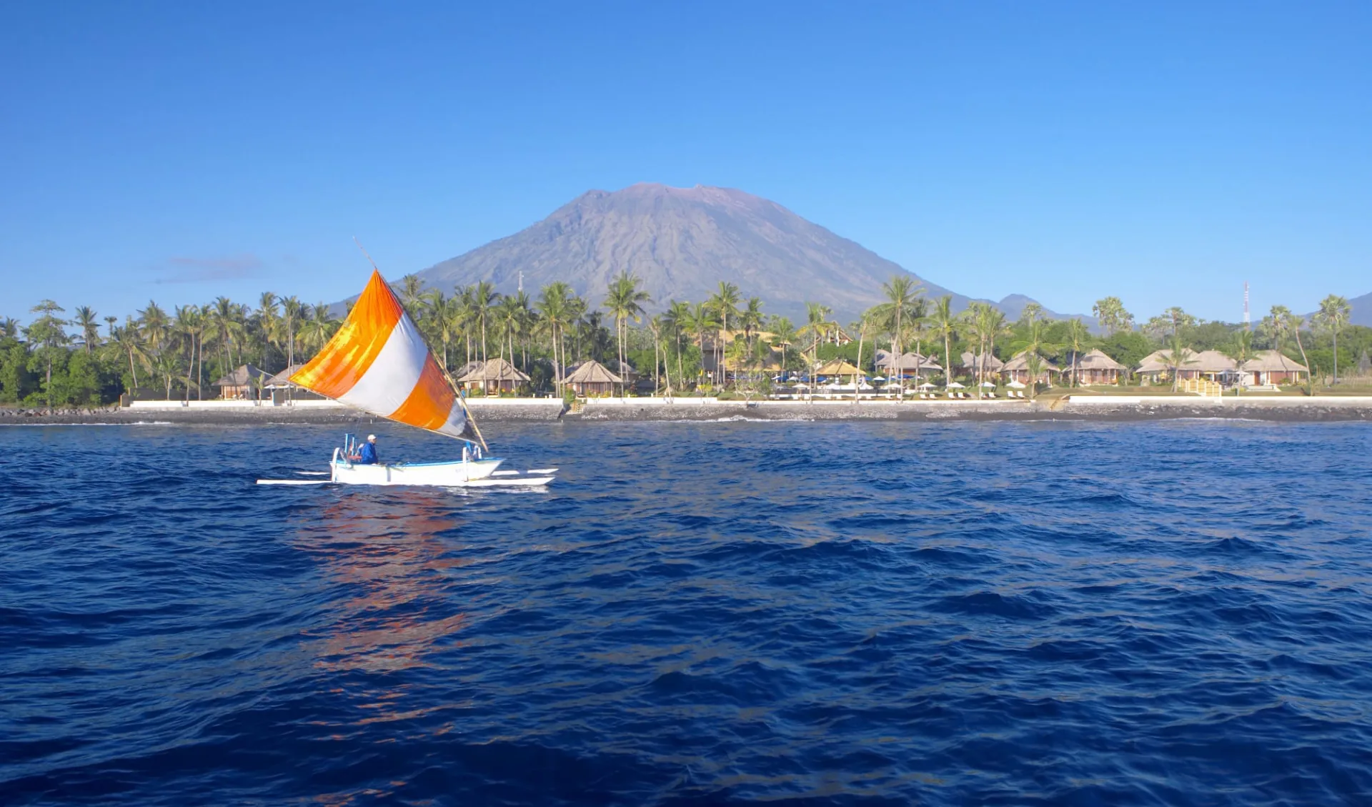 Siddhartha Oceanfront Resort & Spa in Ostbali: View from the sea Siddhartha Oceanfront Resort & Spa in Ostbali: View from the sea