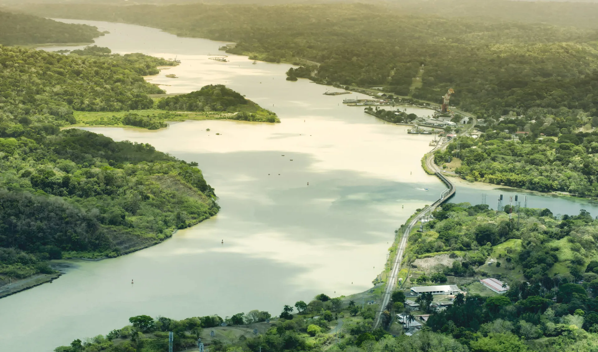 SF Lesereise Panama und Galapagos ab Panama City: Luftbild_Panamakanal_atlantische_Seite_Panama SF Lesereise Panama und Galapagos ab Panama City: Luftbild_Panamakanal_atlantische_Seite_Panama