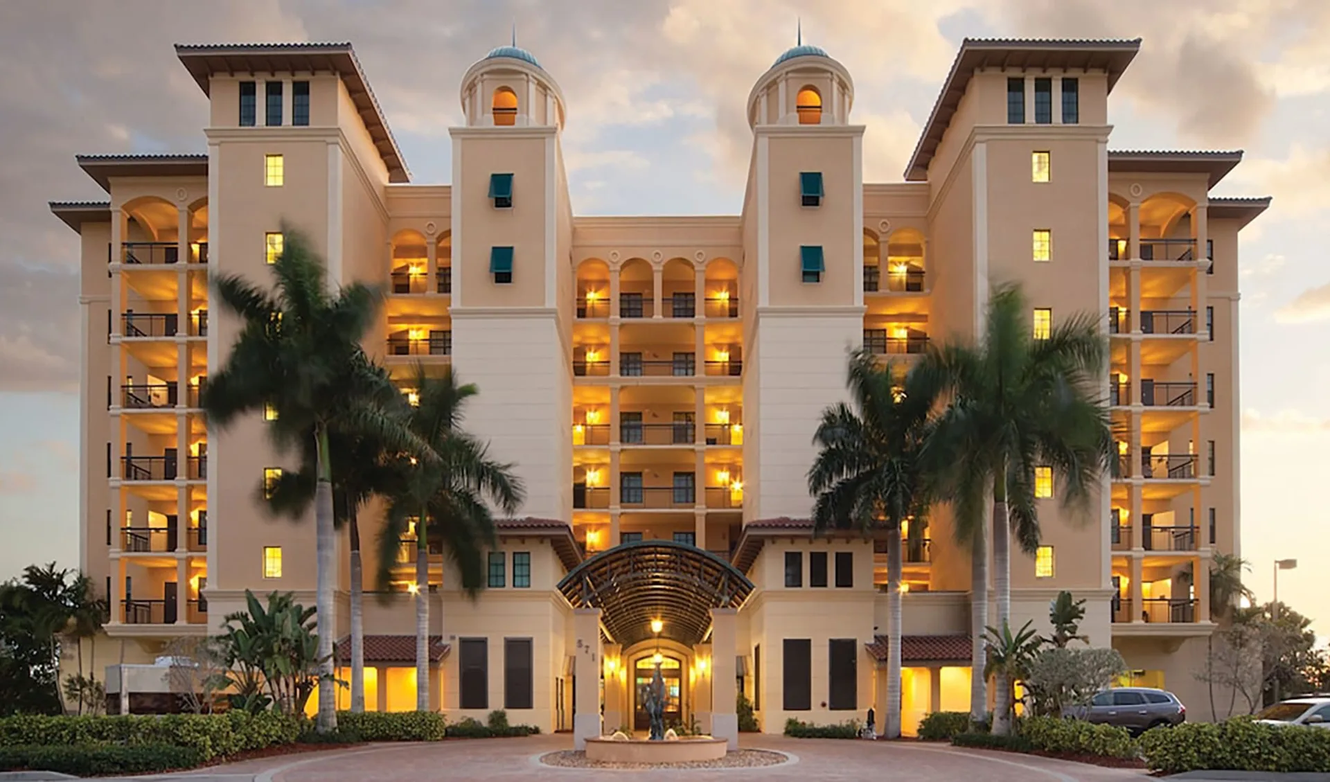 Holiday Inn Club Vacations Sunset Cove Resort in Naples: Marco Island Holiday Inn_Aussen