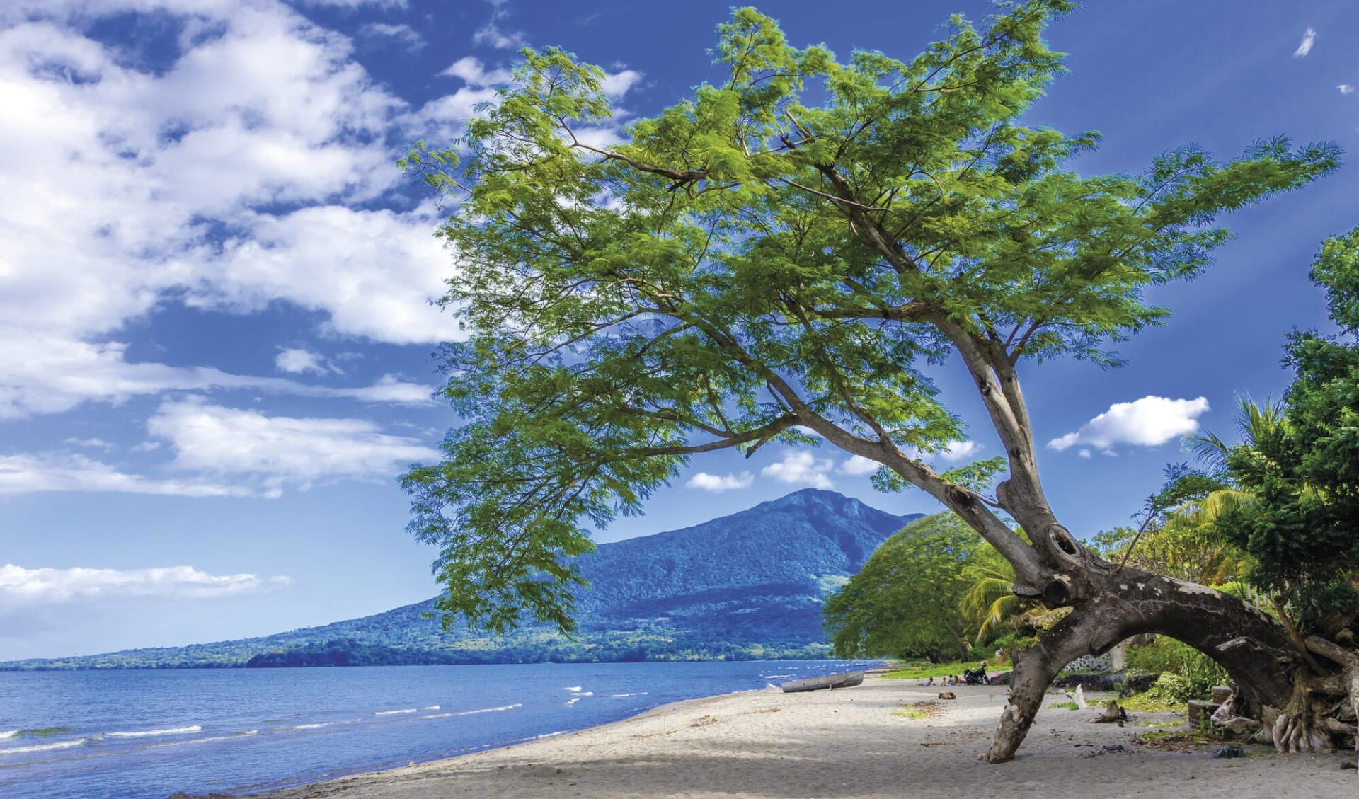 Höhepunkte Nicaragua ab Managua: Nicaragua - Ometepe - Strand mit Blick auf Vulkan Höhepunkte Nicaragua ab Managua: Nicaragua - Ometepe - Strand mit Blick auf Vulkan