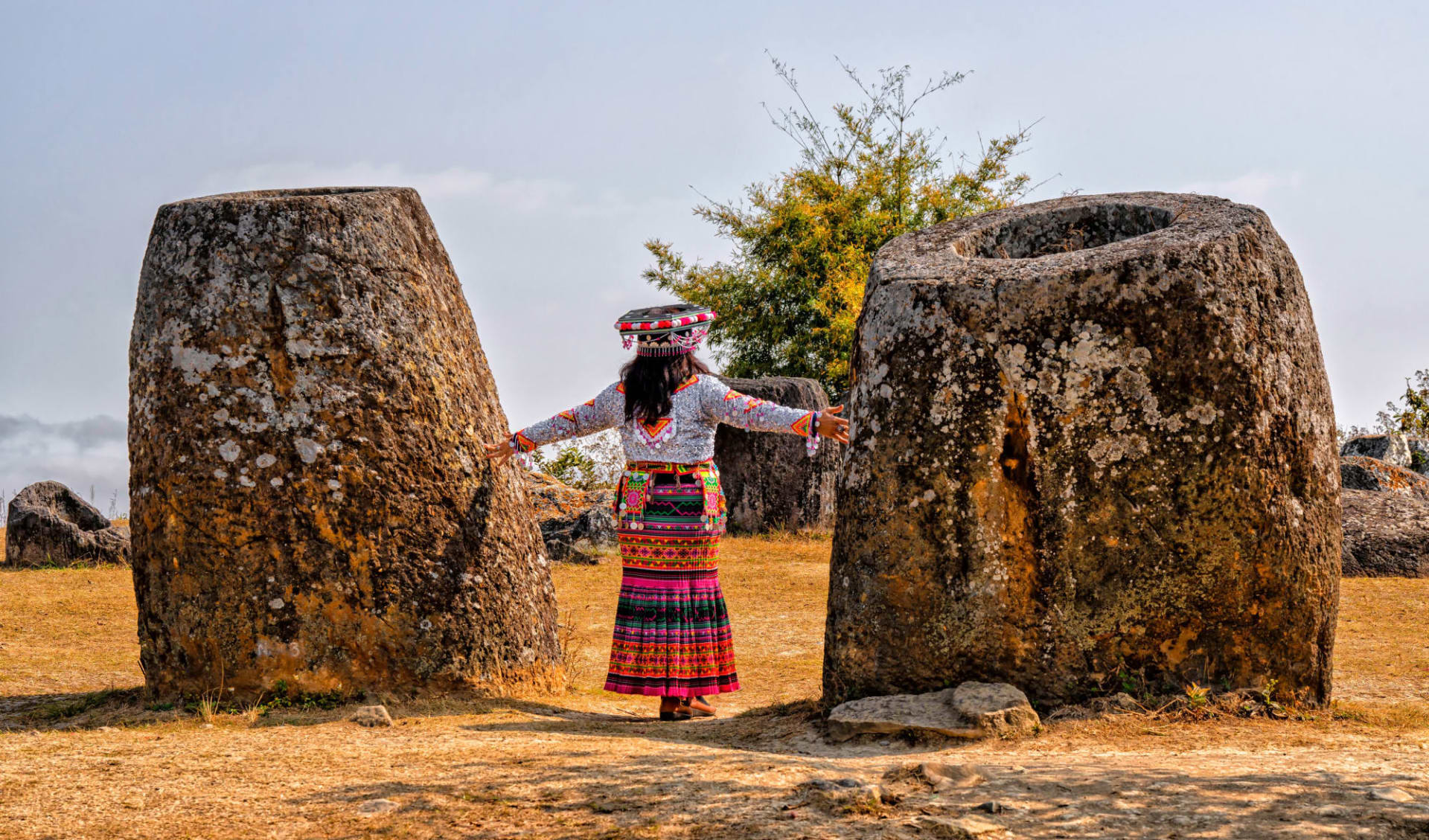 Ebene der Tonkrüge ab Vientiane: Plain of jars in Phonsavanh Ebene der Tonkrüge ab Vientiane: Plain of jars in Phonsavanh
