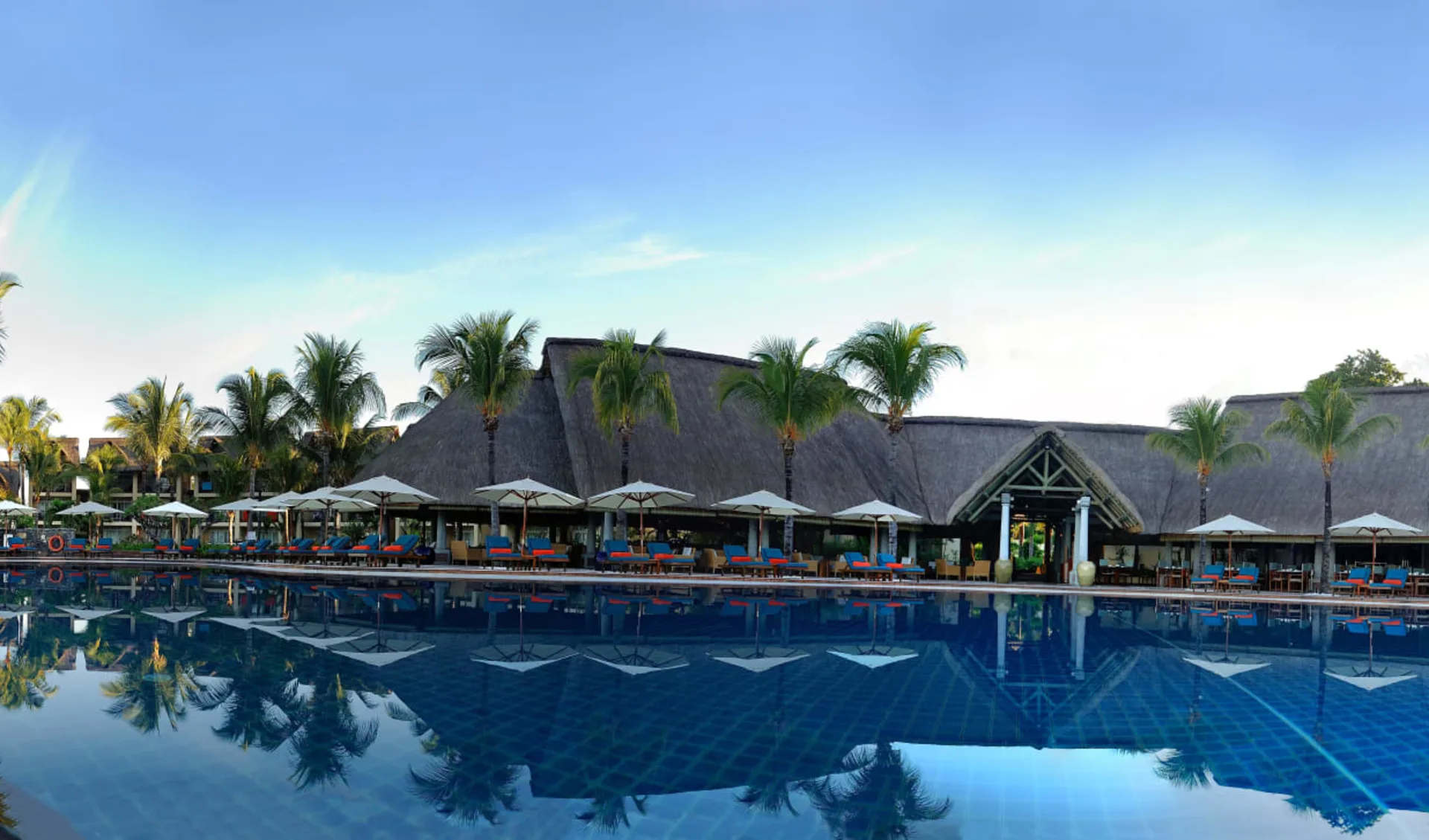 Sands Suites Resort & Spa in Wolmar, Flic en Flac: pool: 