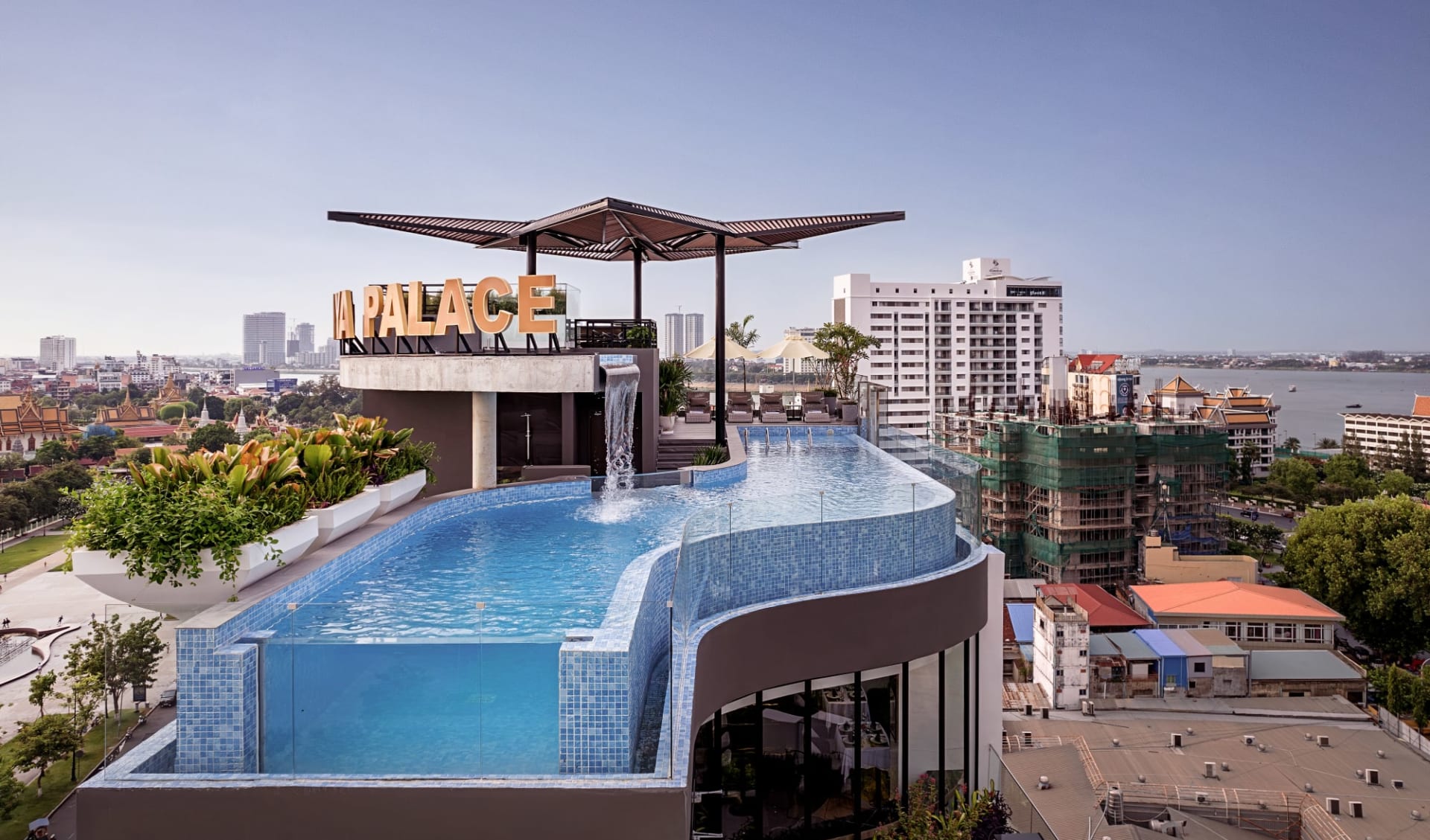 Chaiya Palace Hotel in Phnom Penh:  Joulsy Infinity Pool