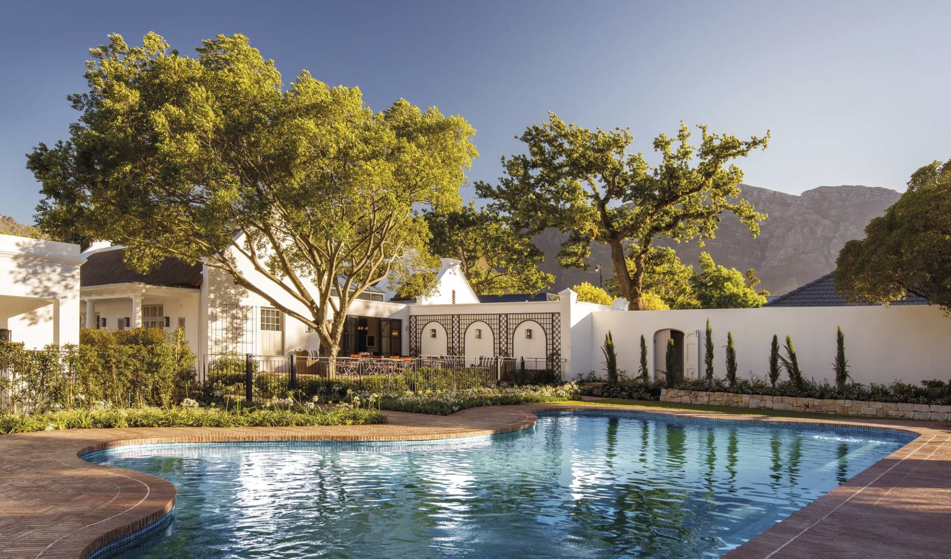 Leeu House in Franschhoek: pool Leeu House - Swimmingpool mit Garten Leeu House in Franschhoek: pool Leeu House - Swimmingpool mit Garten