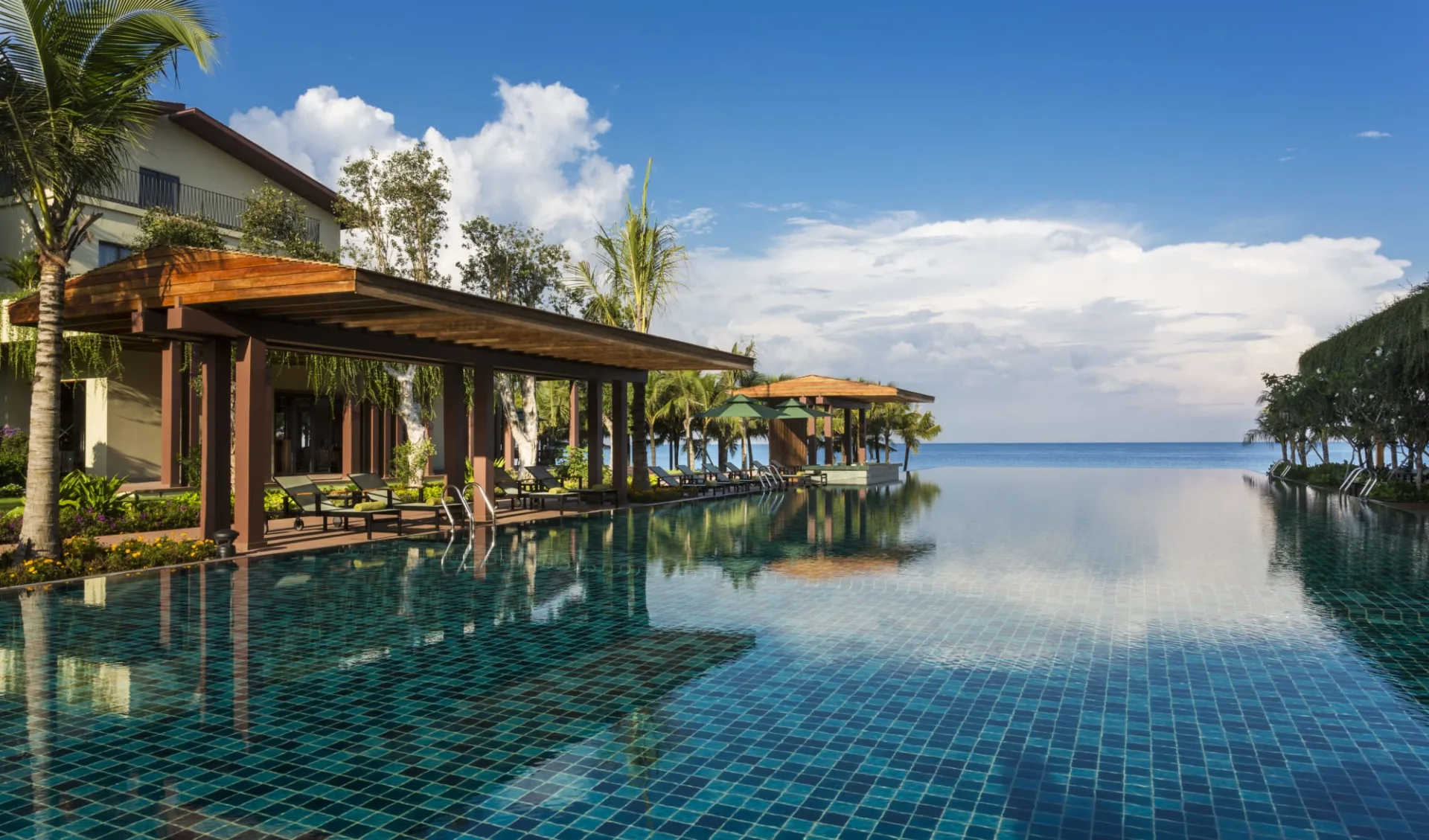 Dusit Princess Moonrise Beach Resort in Phu Quoc: Pool Dusit Princess Moonrise Beach Resort in Phu Quoc: Pool