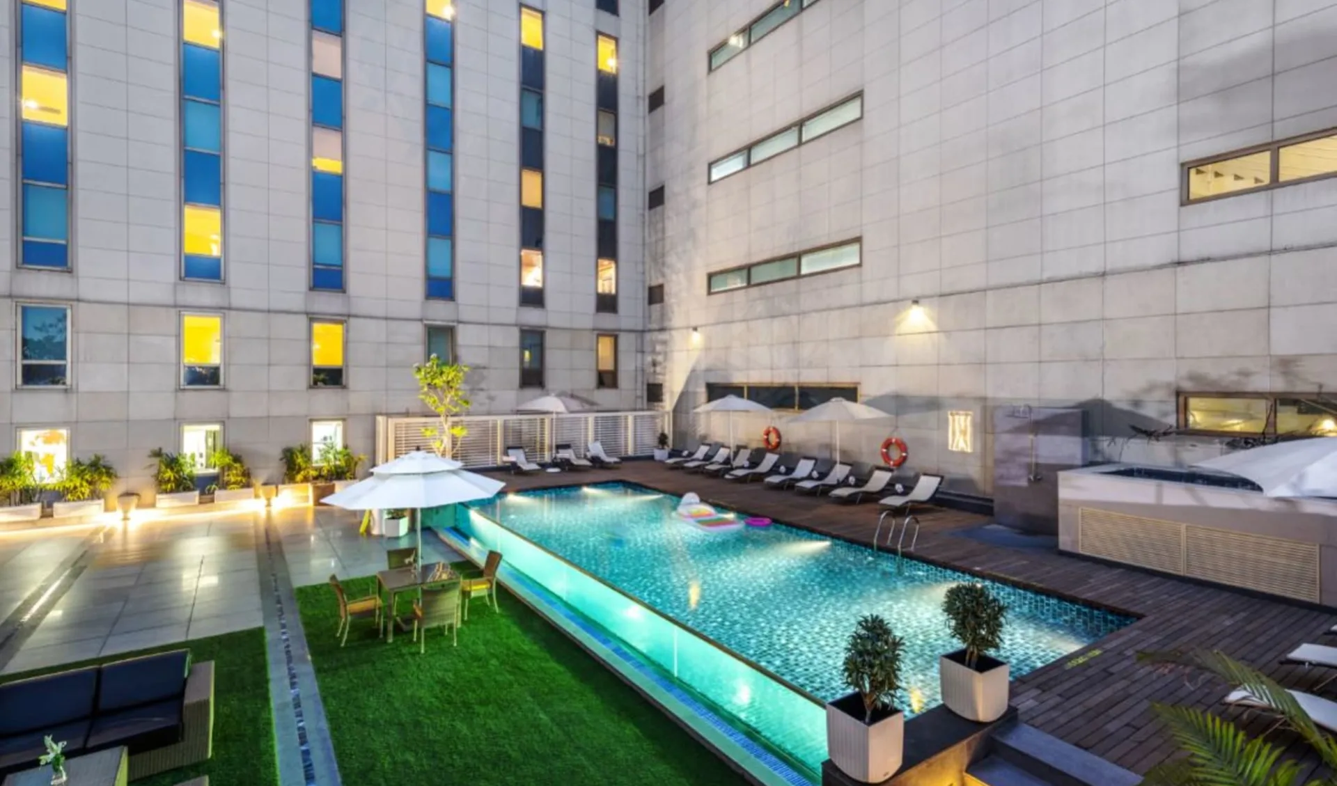 ibis New Delhi Aerocity: Pool ibis New Delhi Aerocity: Pool